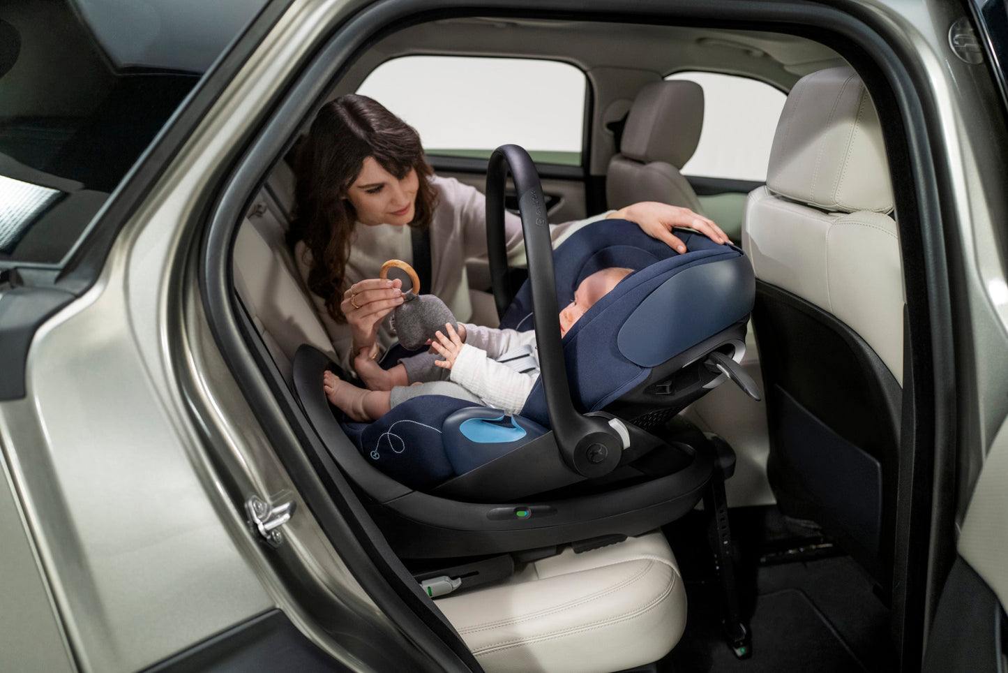 Cybex Cloud G Lux With SensorSafe - Moon Black - Luna Baby Store Miami