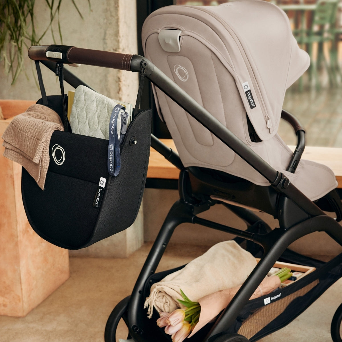 Carrinho de Bebê Bugaboo Dragonfly Midnight black/ Skyline blue com estrutura grafite