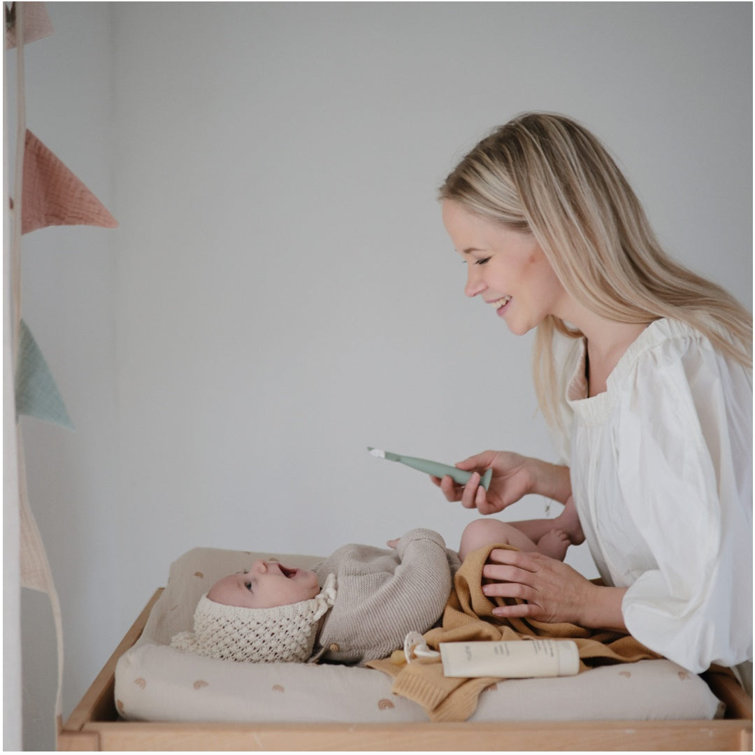 Espátula Para Aplicar Creme em Fralda Mushie Cambridge Blue