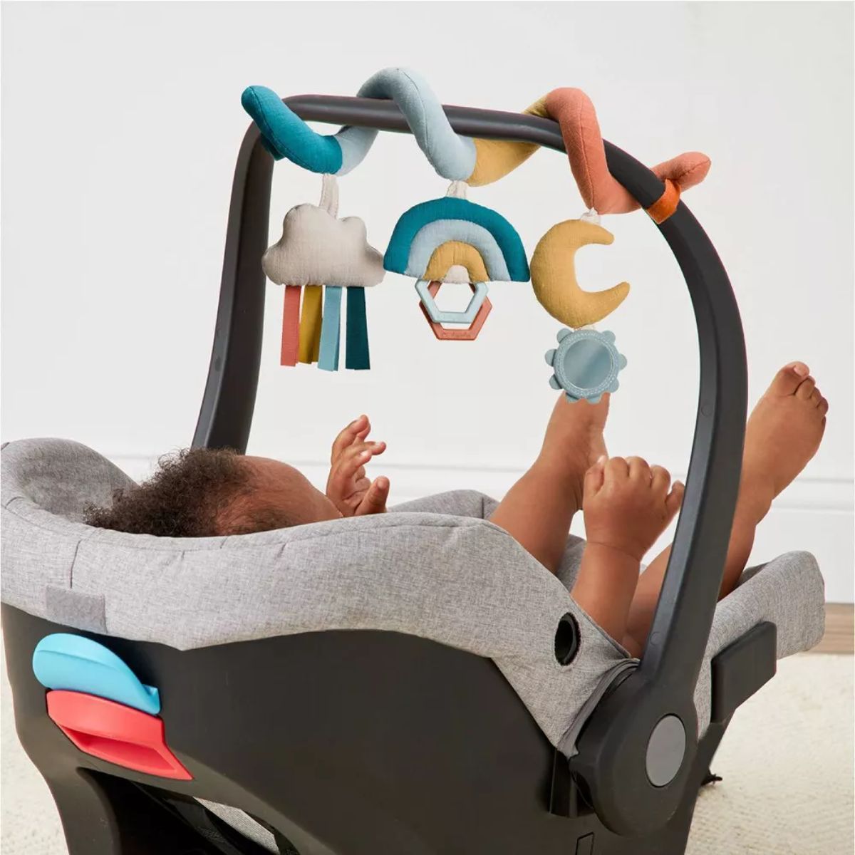 Itzy Ritzy Bitzy Spiral Car Seat - Rainbow