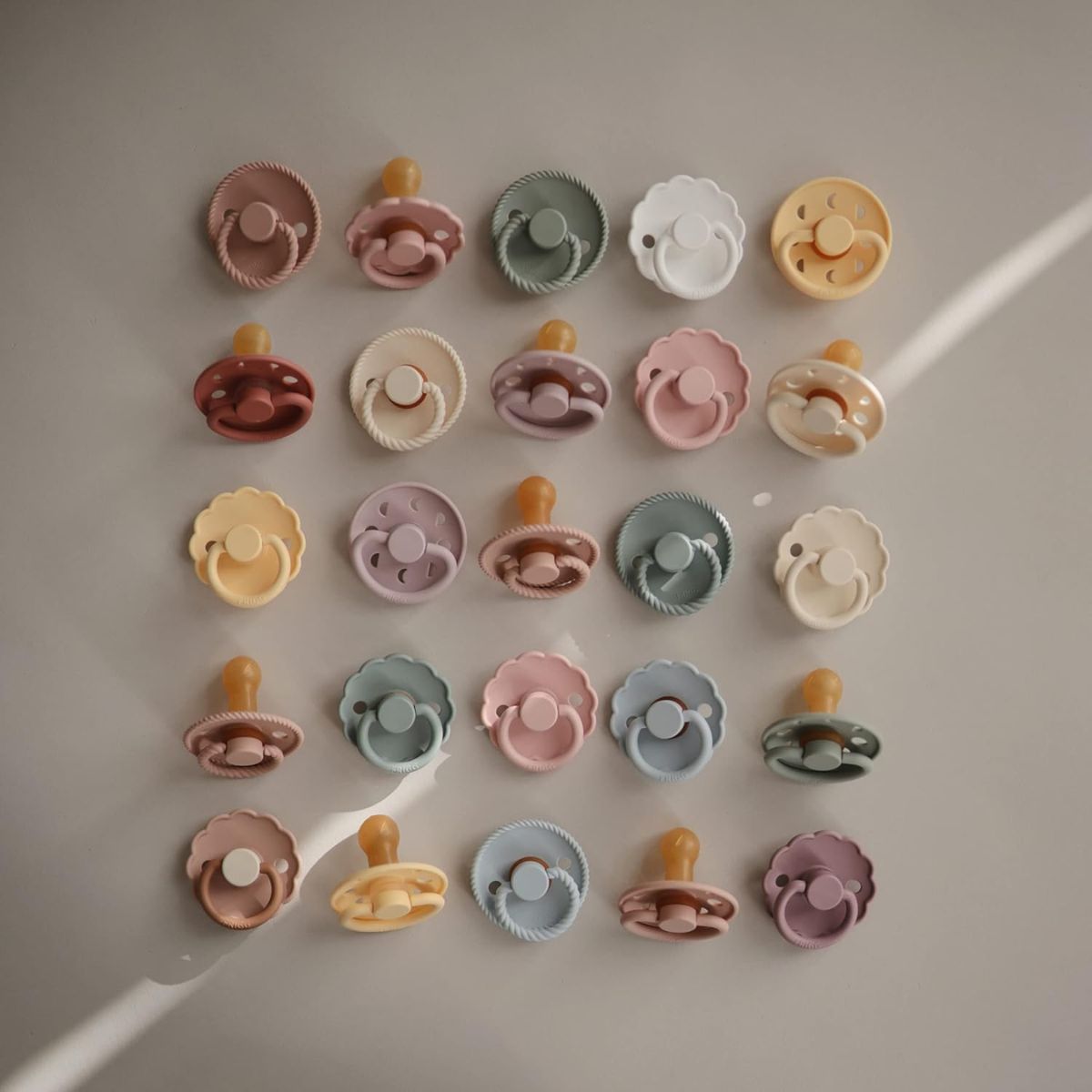 Kit de Chupetas Frigg Daisy Mushie Willow e Croissant - 0-6M