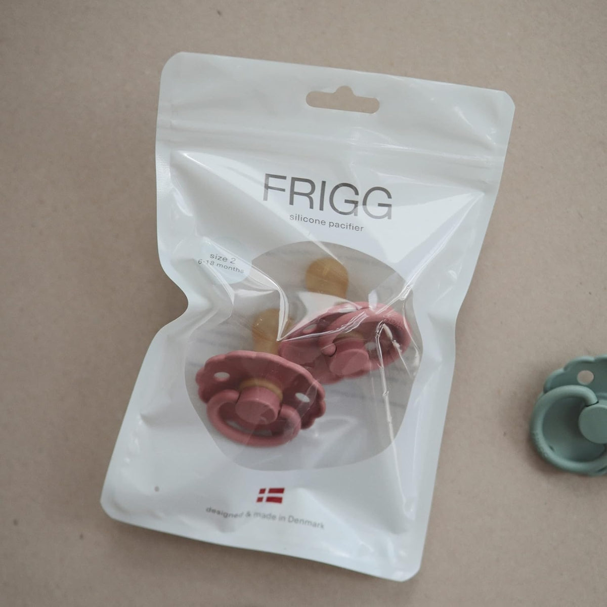 Mushie Frigg Daisy Natural Rubber Pacifier 2 pack - Powder Blush/Cream - 0-6M
