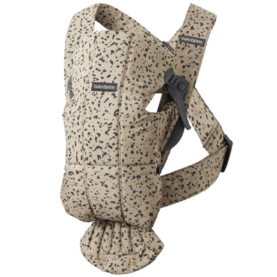 Canguru BabyBjörn Mini Woven Beige e Dark Gray Print