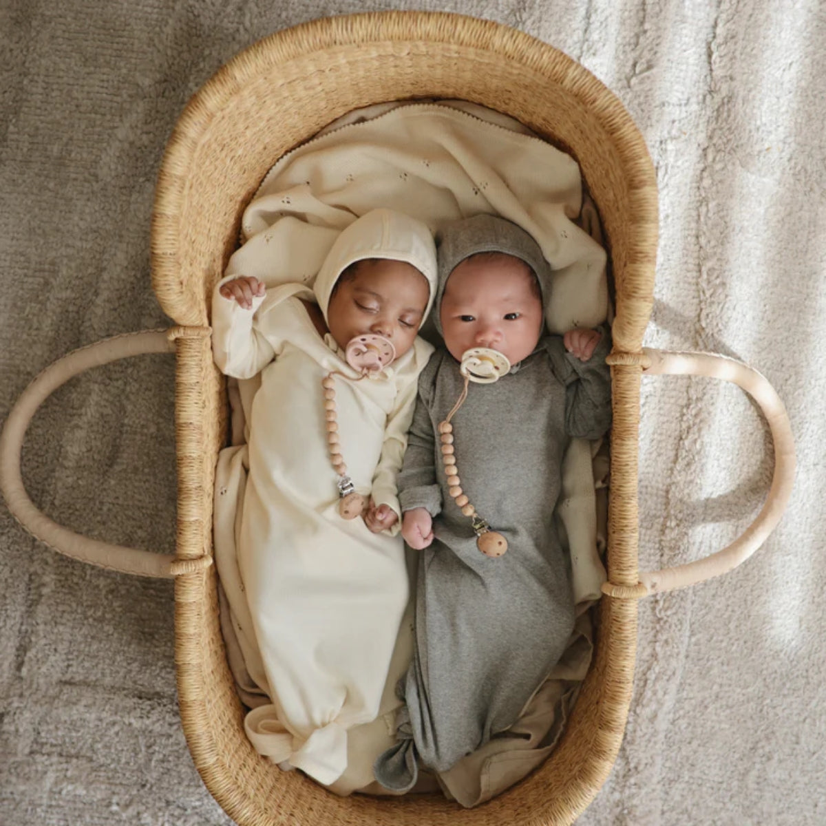 Prendedor De Chupeta Infantil Mushie Hera Faux Wood