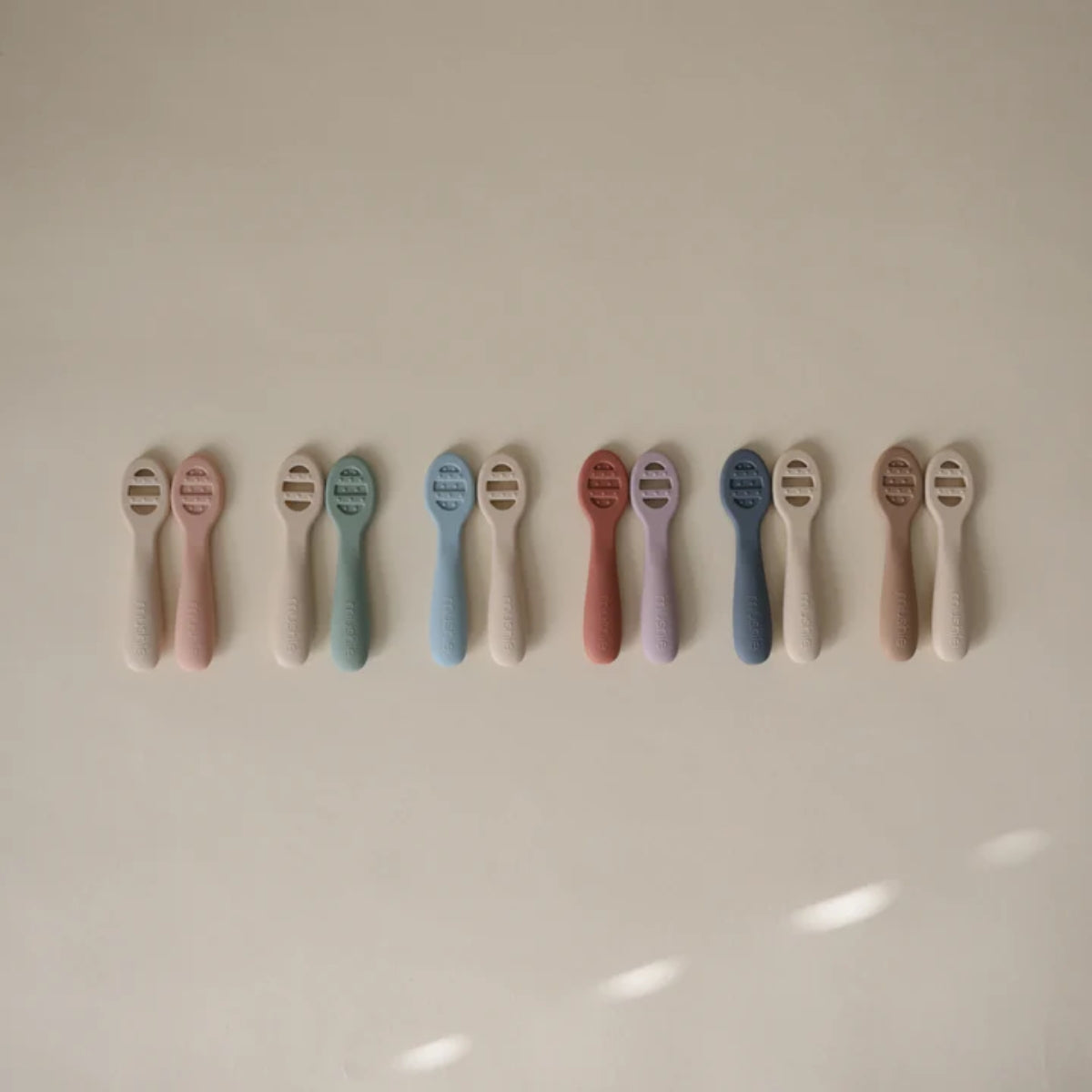 Kit de Colheres Iniciais Para Bebês Mushie - Blush/Shifting Sand