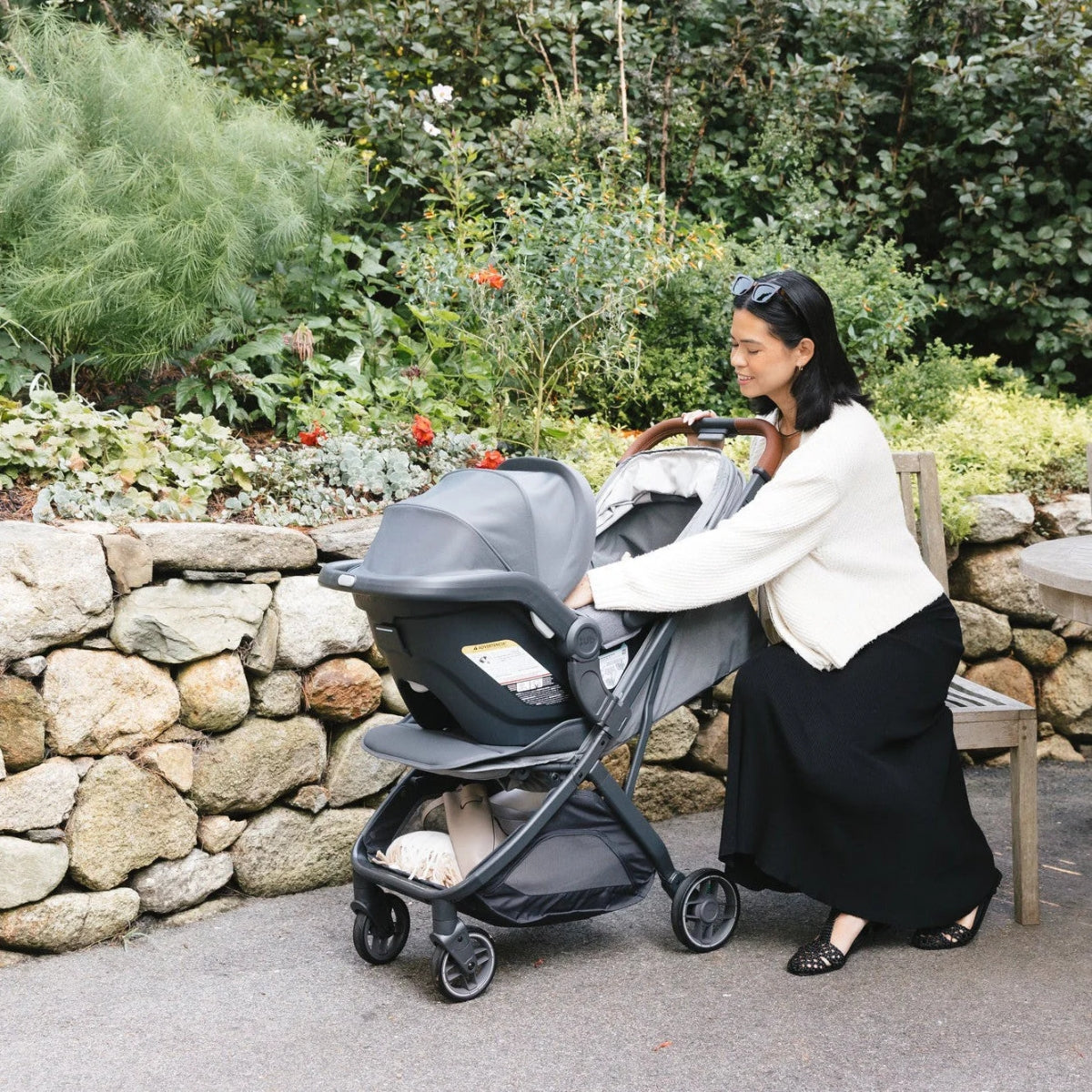 Carrinho Compacto UPPAbaby Minu V3 - Greyson (Carvão Melange / Quadro de Carbono / Couro de Sela)