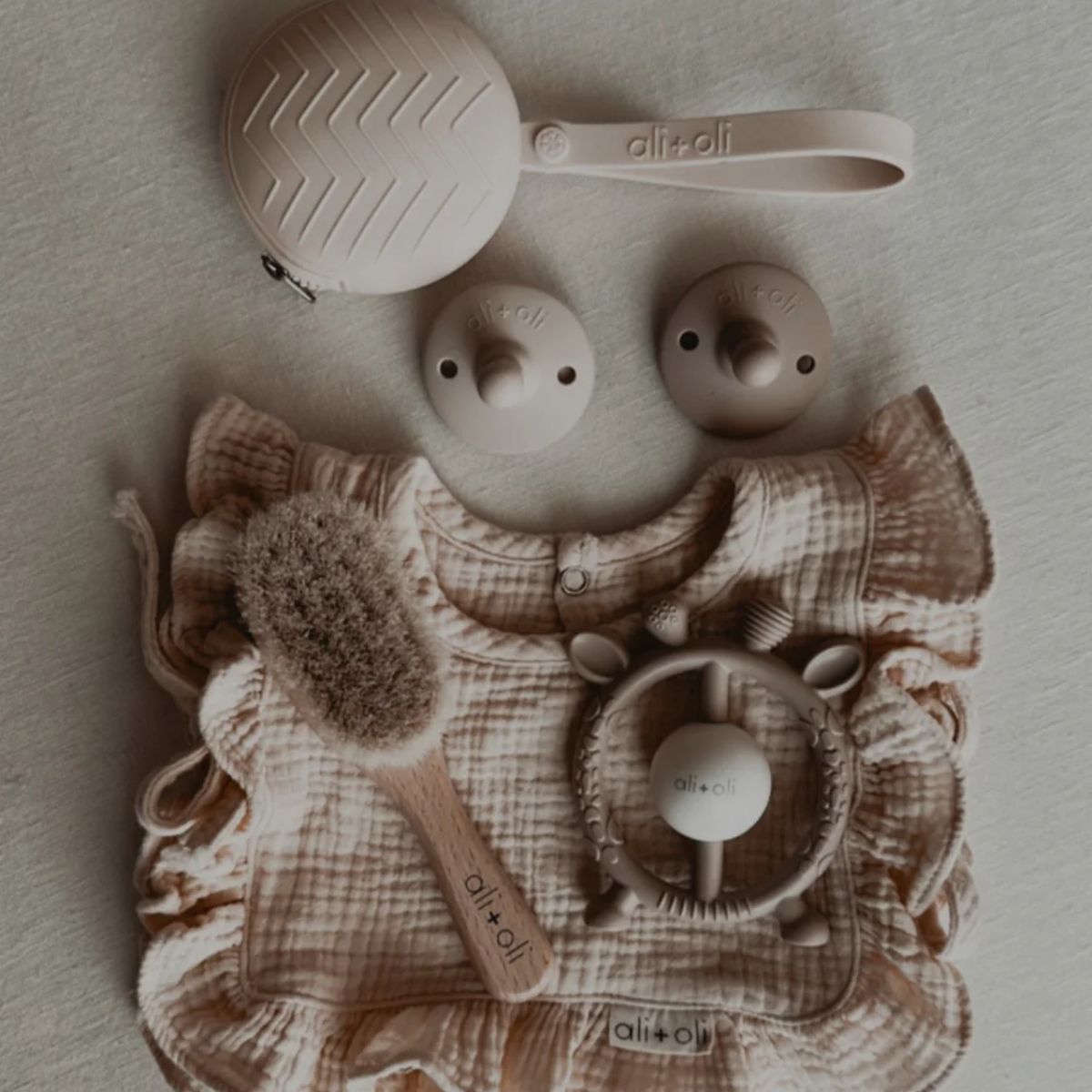 Ali + Oli Porta-Chupeta de Silicone - Natural