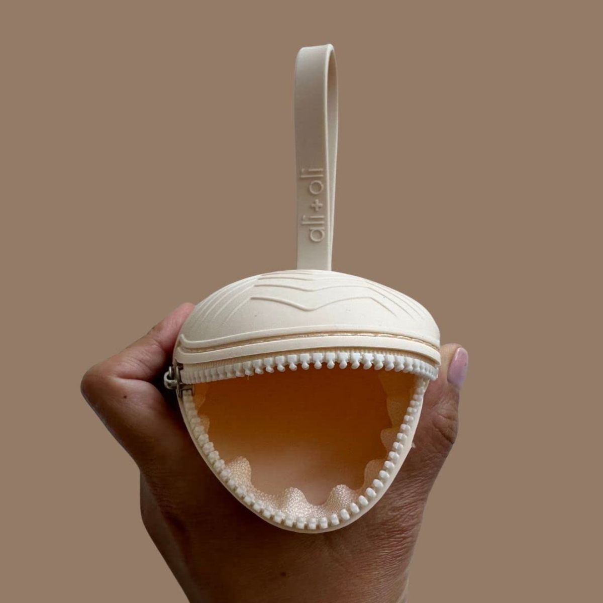 Ali + Oli Porta-Chupeta de Silicone - Natural