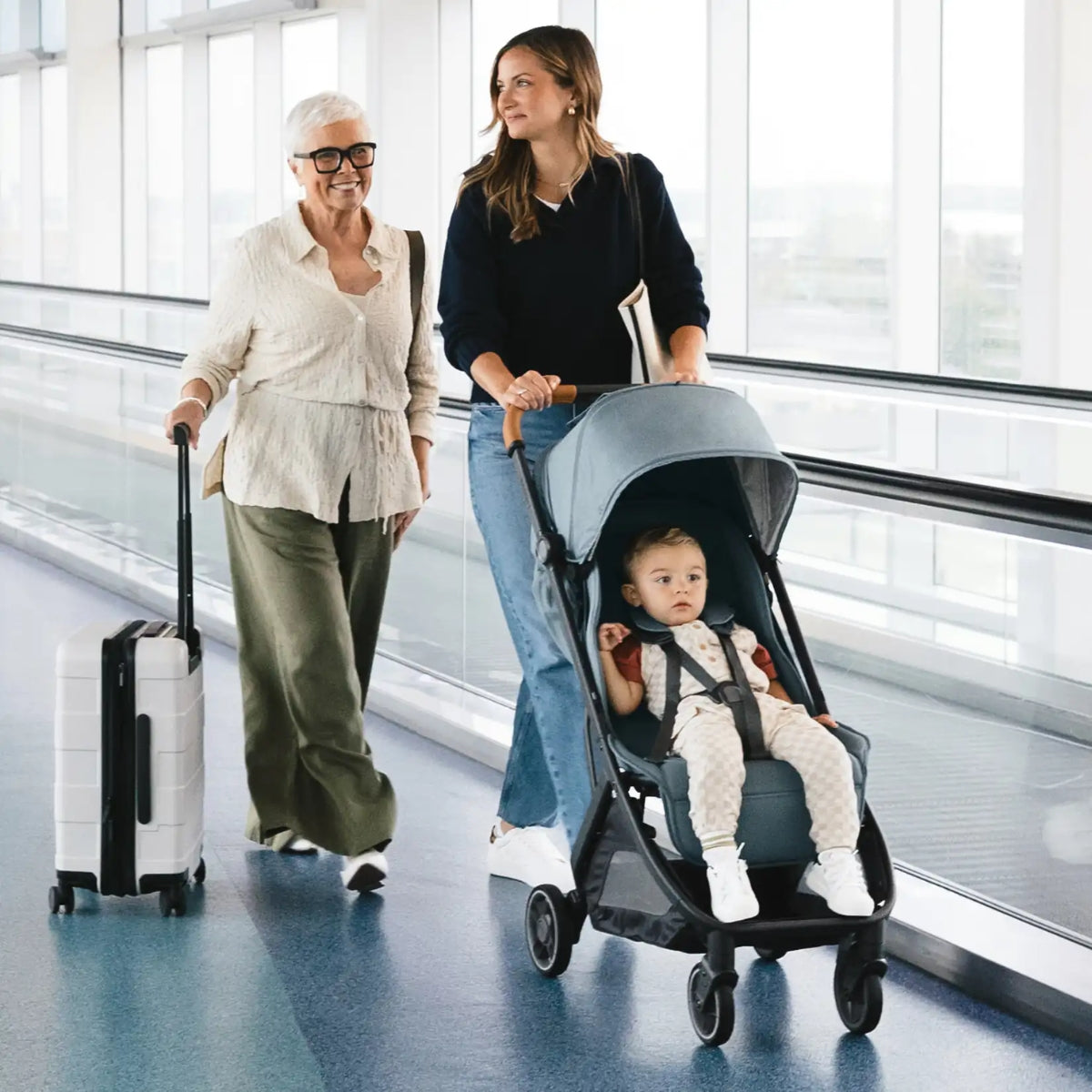 Carrinho Compacto UPPAbaby Minu V3 - Savannah (Cinza Pérola Mesclado / Estrutura de Carbono / Couro Castanho)