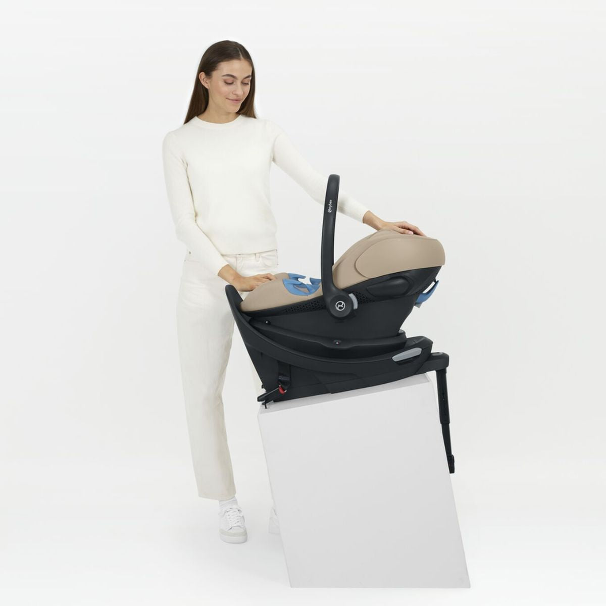 Bebê Conforto Cybex Aton G2 Swivel Almond Beige

 on Luna Baby Store Miami