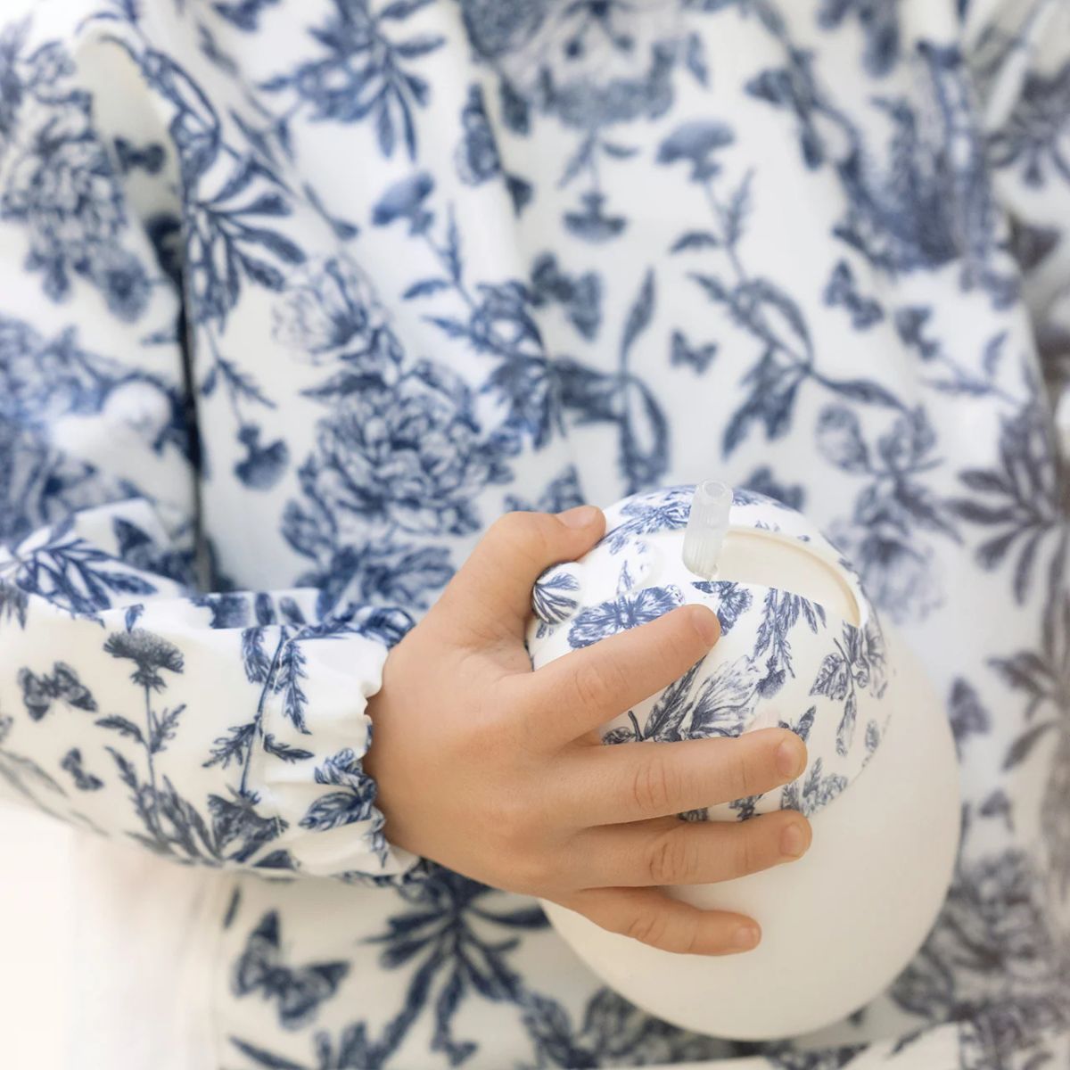 Copo Com Canudo Élhée Tartine et Chocolat Toile de Jouy Blue 240ml - 9M+