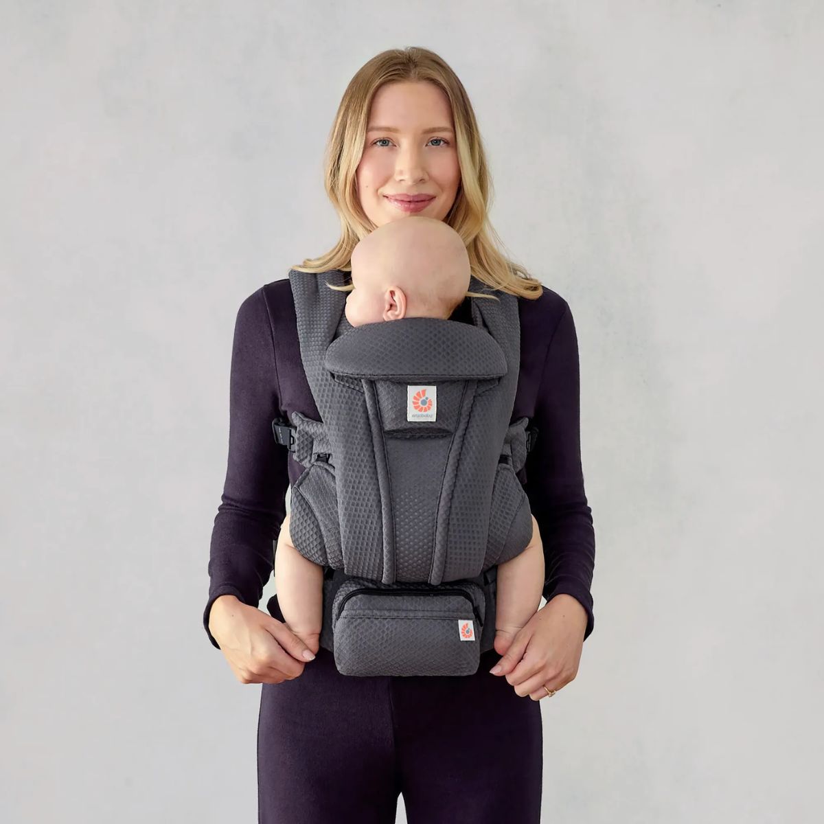 Ergobaby Omni Deluxe Newborn Baby Carrier 0-48M - Graphite Grey on Luna Baby Store Miami