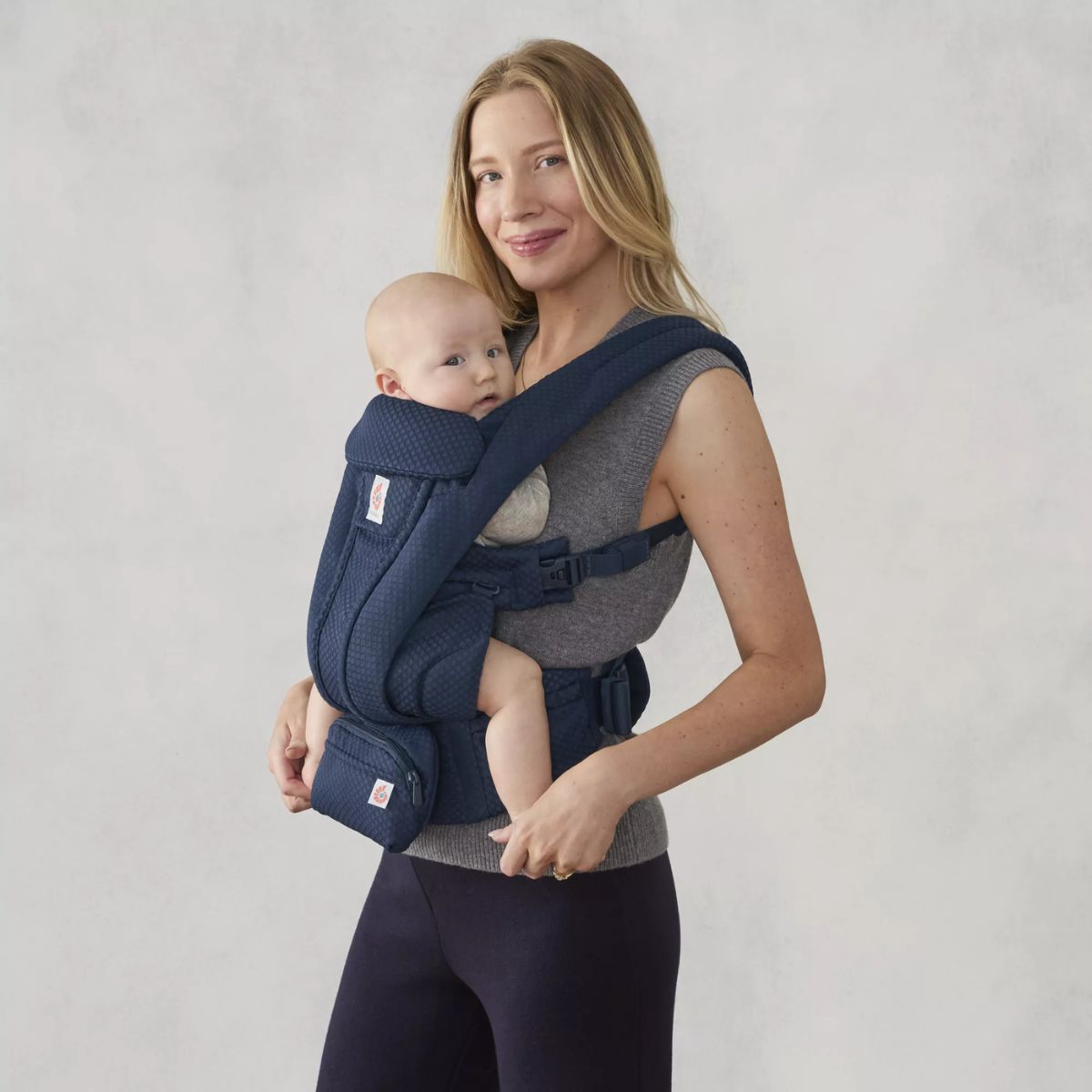 Ergobaby Omni Deluxe Newborn Baby Carrier 0-48M - Midnight Blue on Luna Baby Store Miami