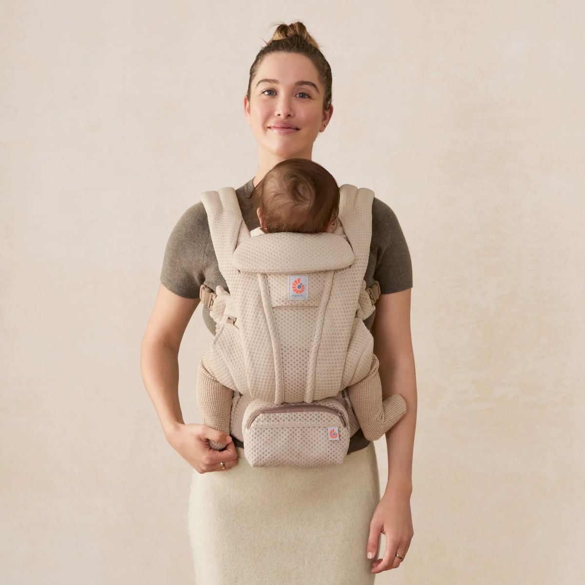 Ergobaby Omni Deluxe Newborn Baby Carrier 0-48M - Natural Beige on Luna Baby Store Miami