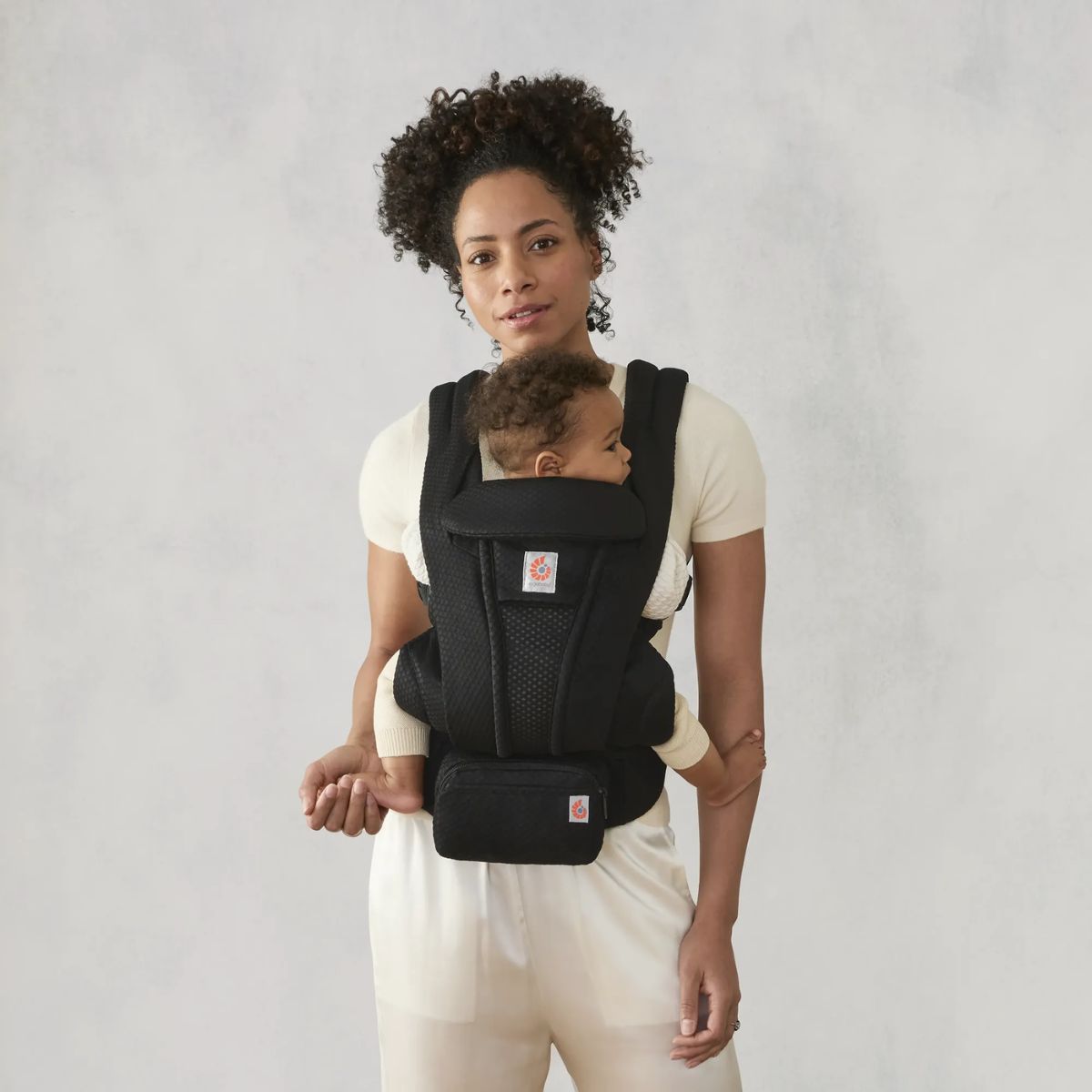 Ergobaby Omni Deluxe Newborn Baby Carrier 0-48M - Onyx Black on Luna Baby Store Miami