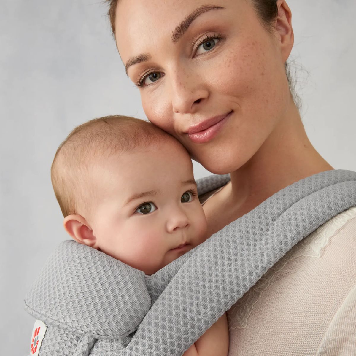 Canguru Ergobaby Omni Deluxe Pearl Grey on Luna Baby Store Miami