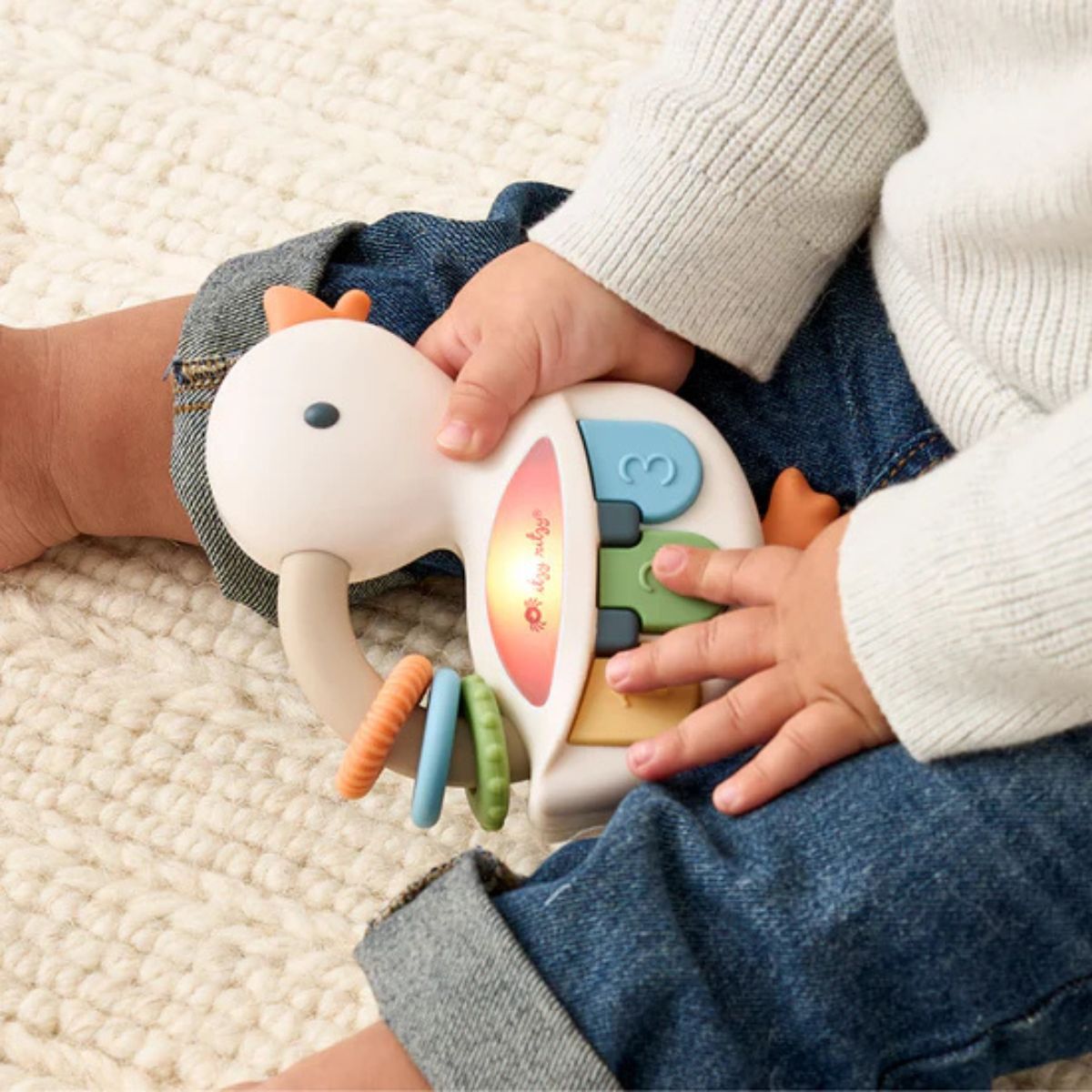 Brinquedo Piano Interativo Iluminado Bitzy Tunes Itzy Ritzy

 on Luna Baby Store Miami