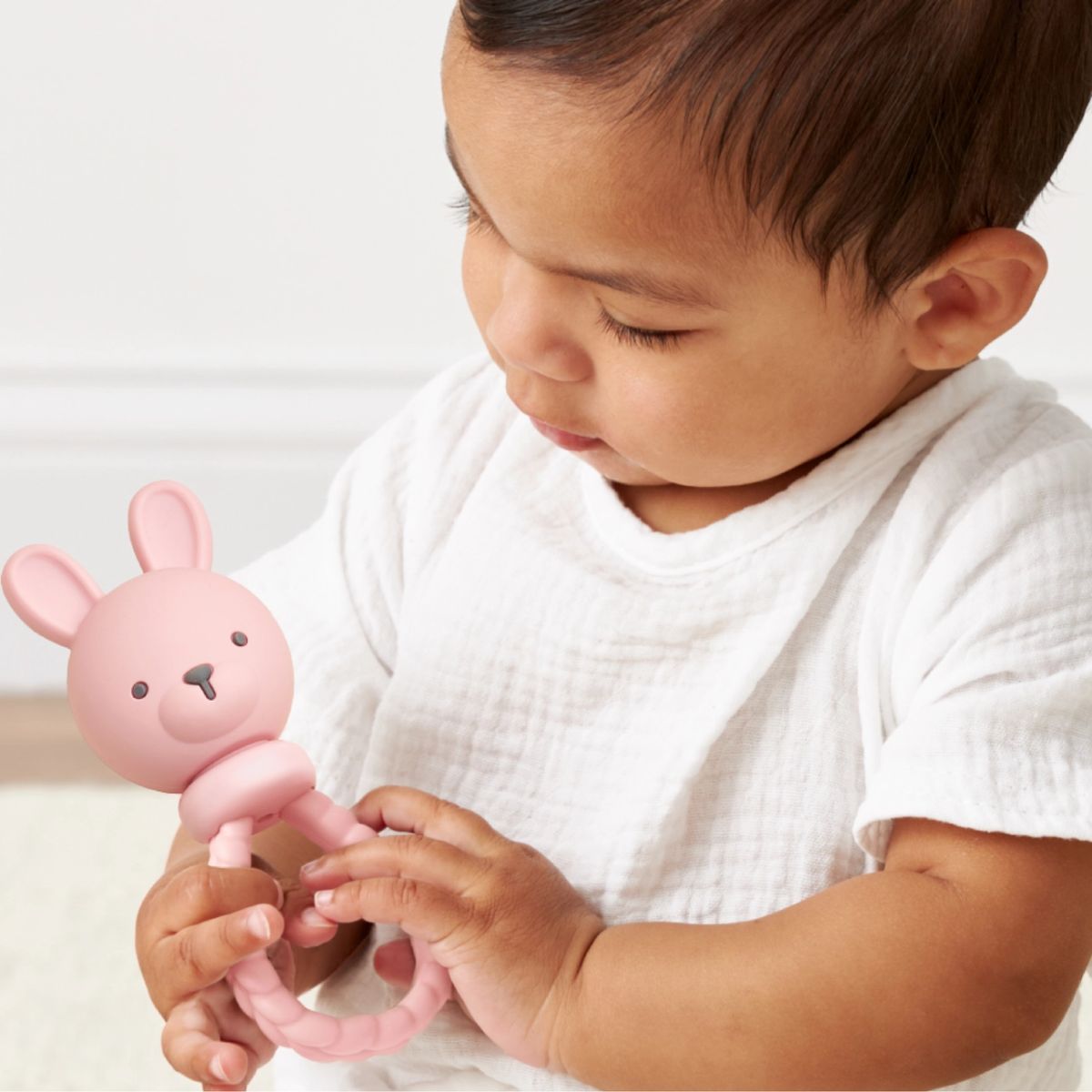 Chocalho Com Mordedor Itzy Ritzy Sweetie Rattle Bunny