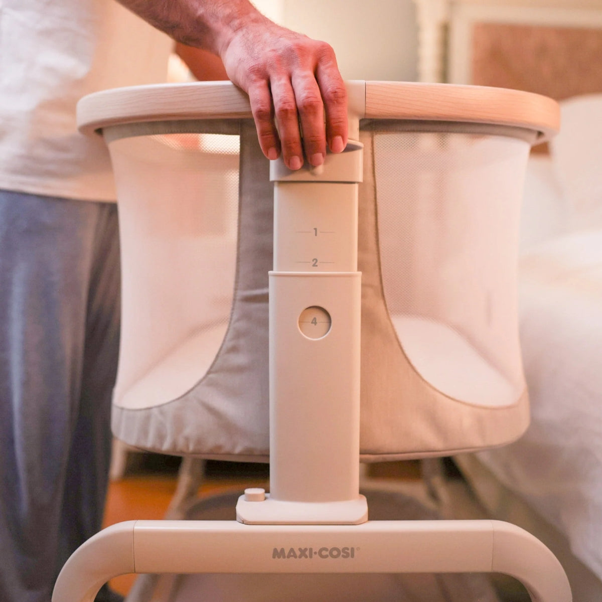 Maxi Cosi Iora Bedside Bassinet - Classic Truffle - EcoCare