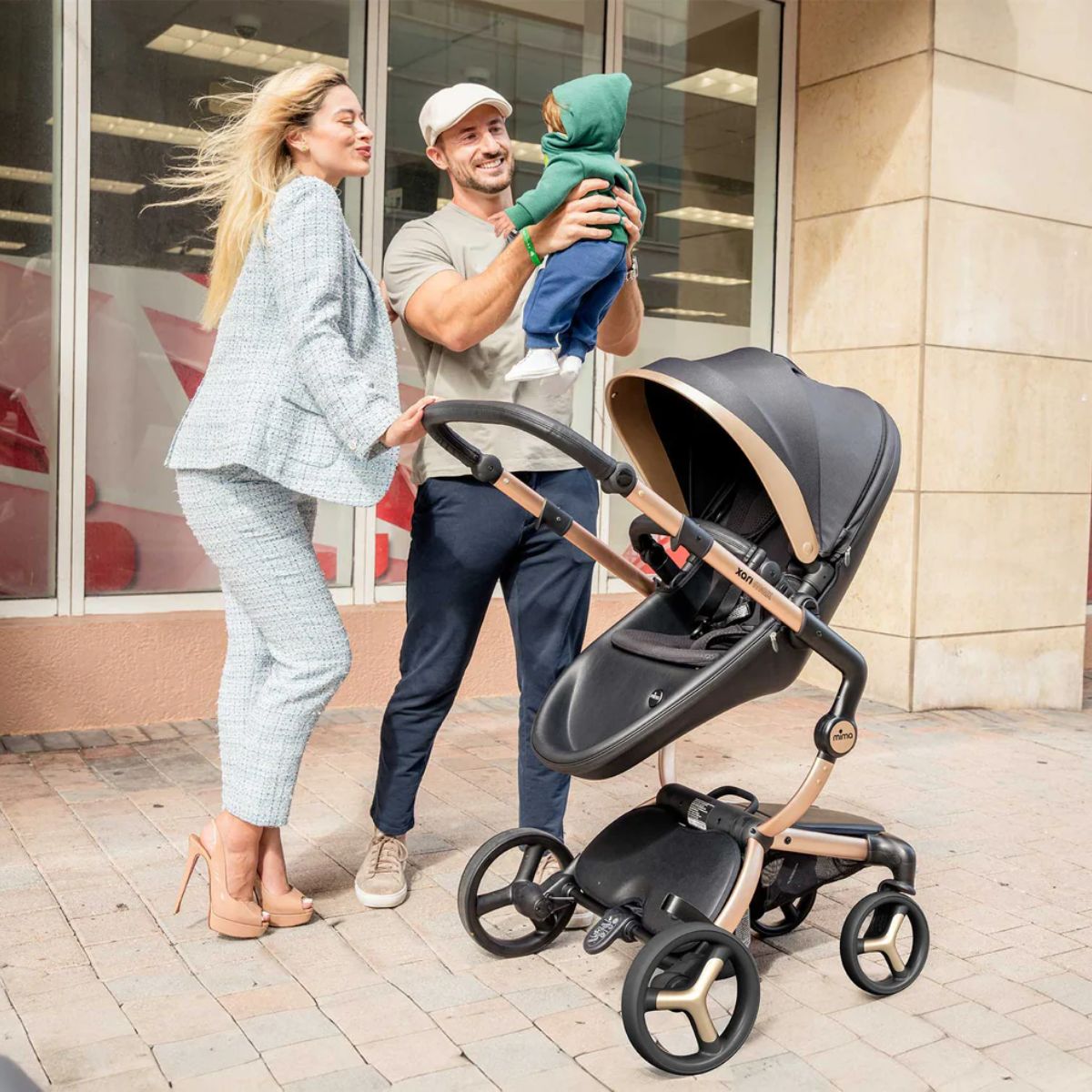 Carrinho de Bebê Mima Xari Max Edição Especial Preto e Dourado on Luna Baby Store Miami
