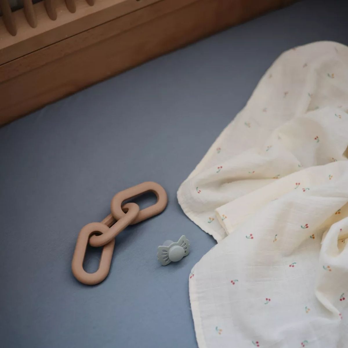 Kit De Chupetas Simétricas Lucky Mushie 6-18M Cream e Blush on Luna Baby Store Miami
