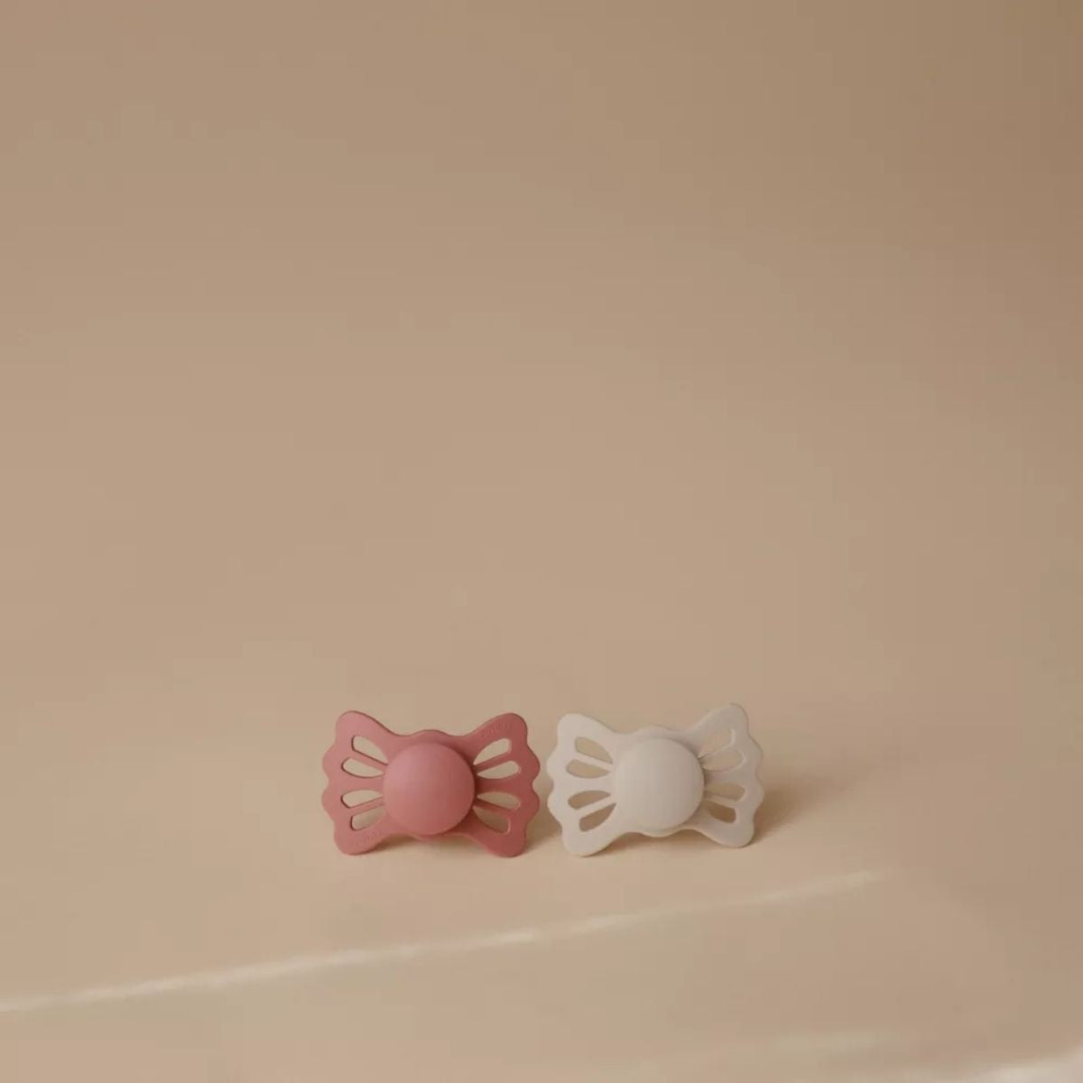 Kit De Chupetas Simétricas Lucky Mushie 6-18M Cream e Blush