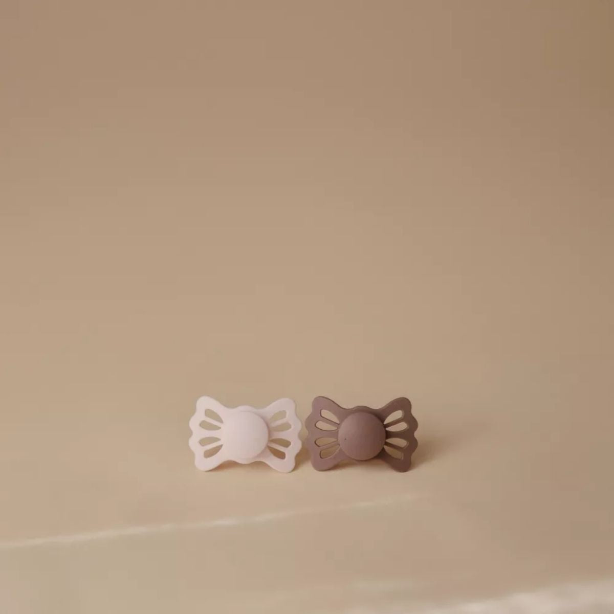 Kit De Chupetas Simétricas Lucky Mushie 6-18M Cream e Blush