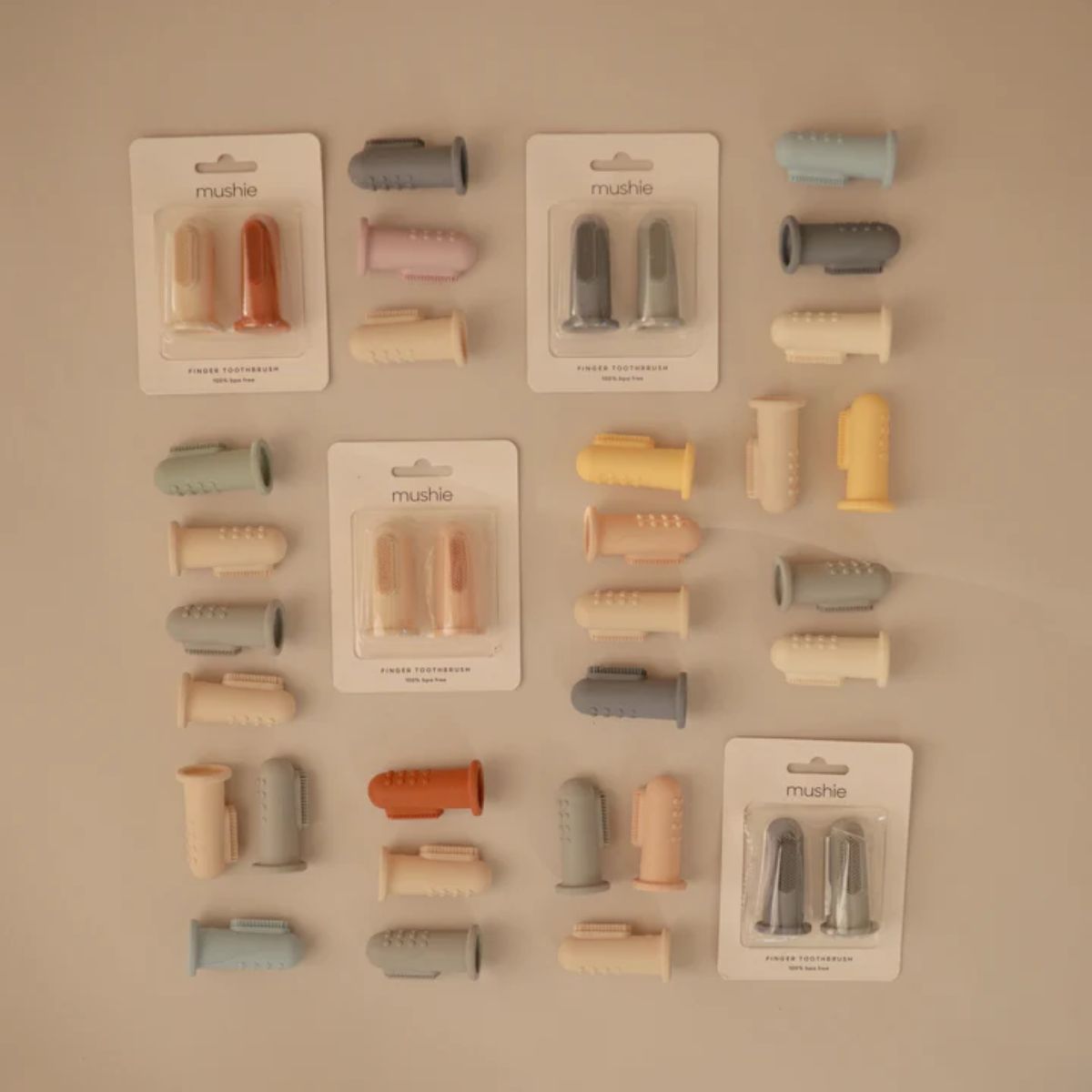 Kit de Escovas Dededeiras Mushie Clay/Shifting Sand on Luna Baby Store Miami