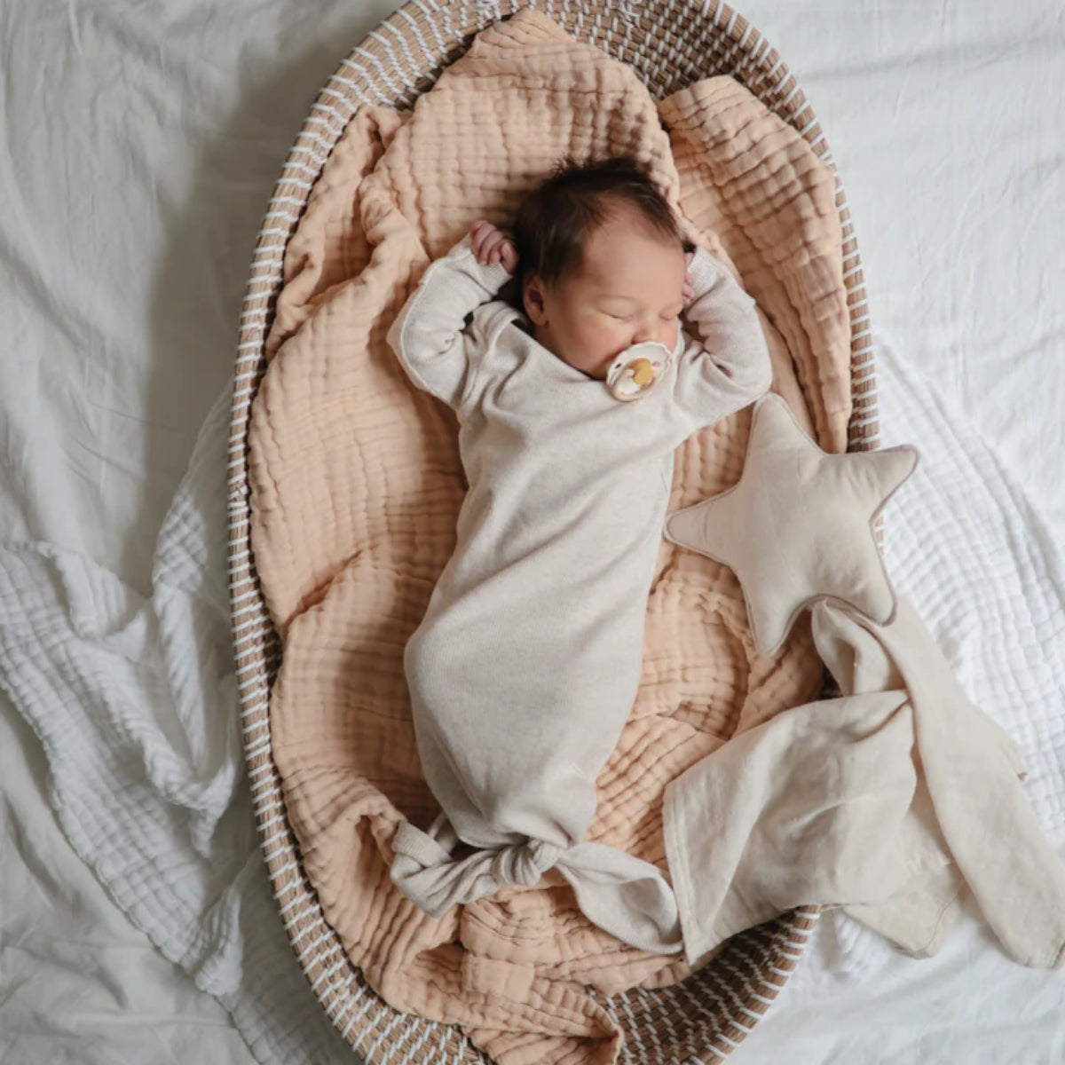 Kit de Chupetas Frigg Daisy Mushie Chamomile e Peach Bronze - 6-18M on Luna Baby Store Miami