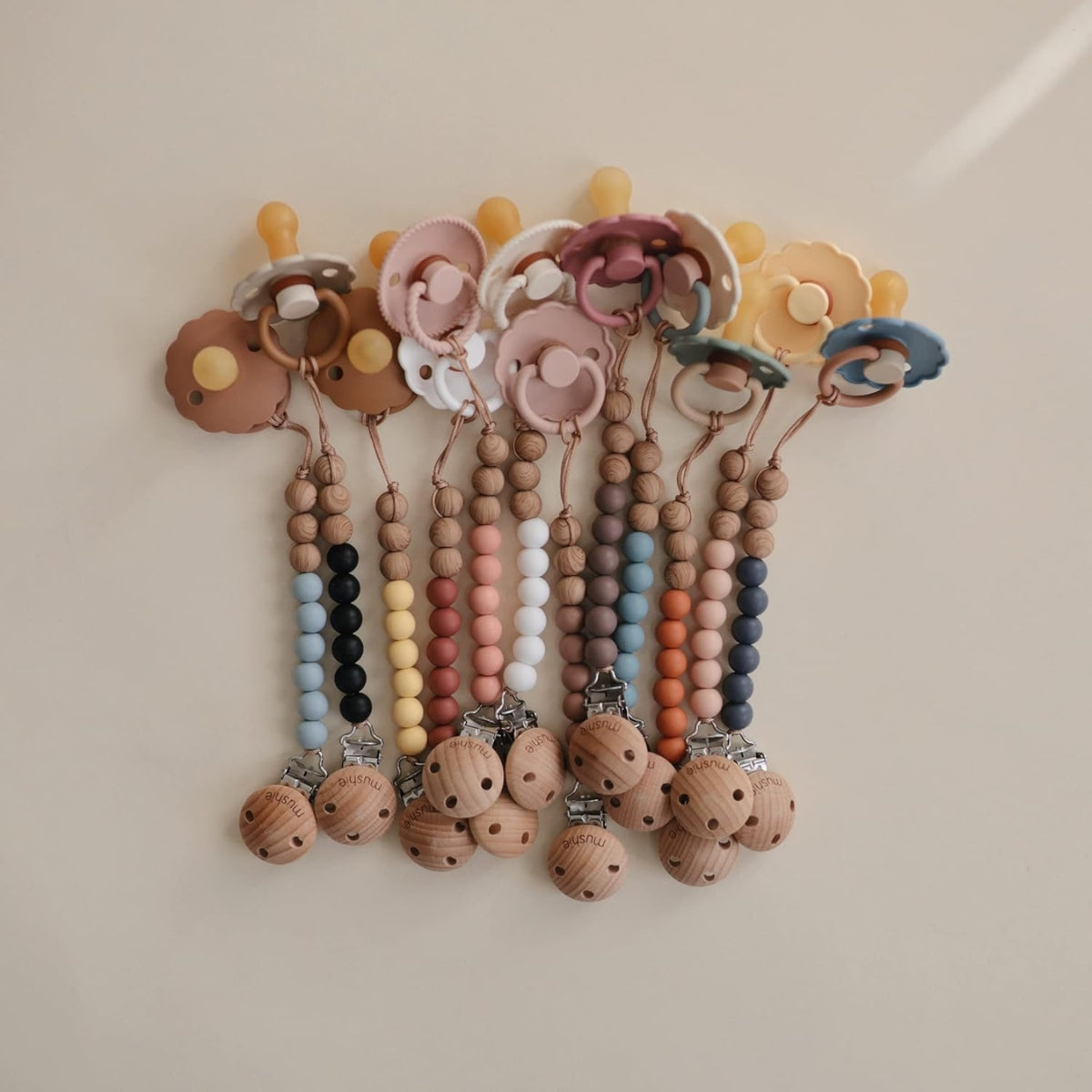 Kit de Chupetas Frigg Daisy Mushie Chamomile e Peach Bronze - 6-18M