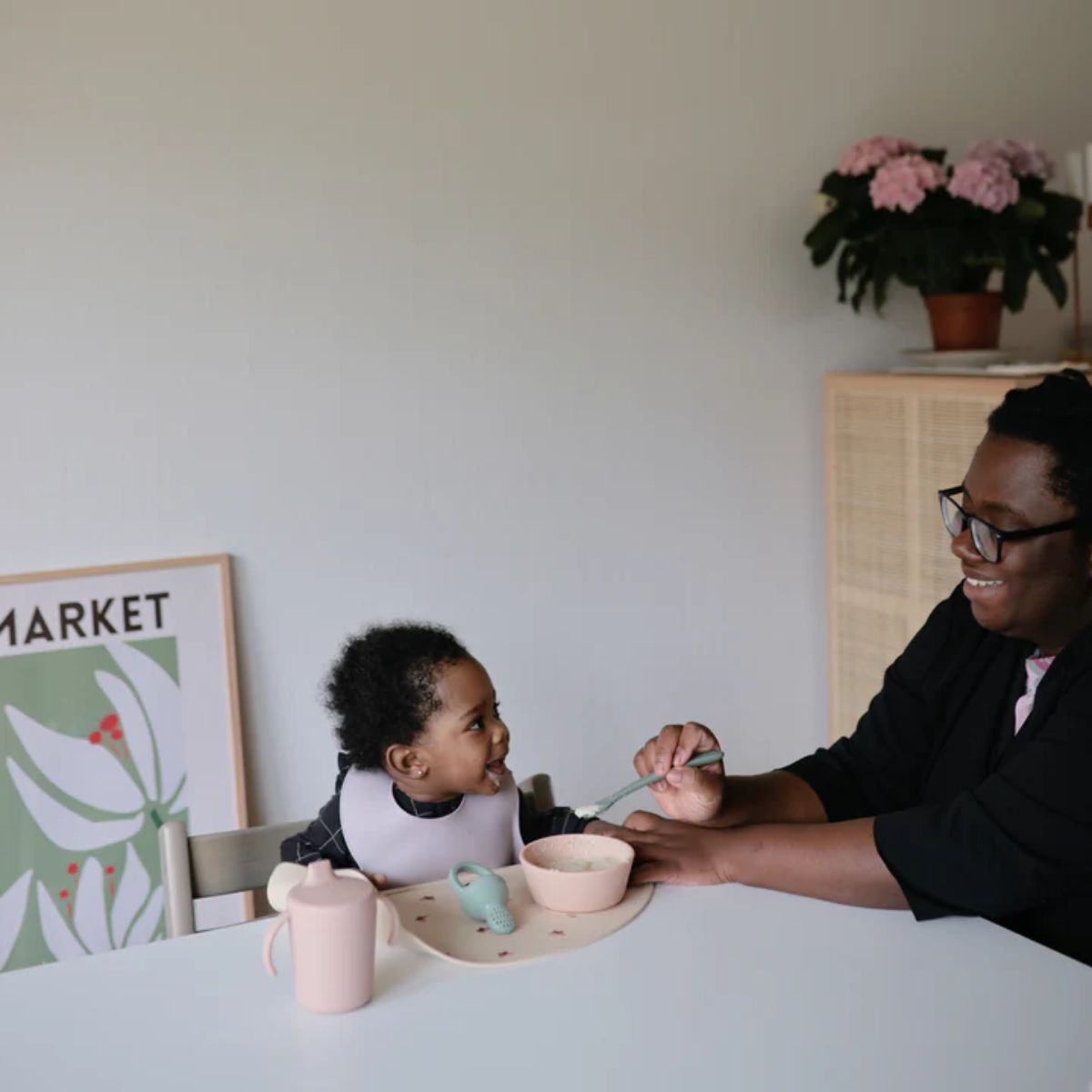 Babador De Silicone Infantil Mushie Cambridge Blue