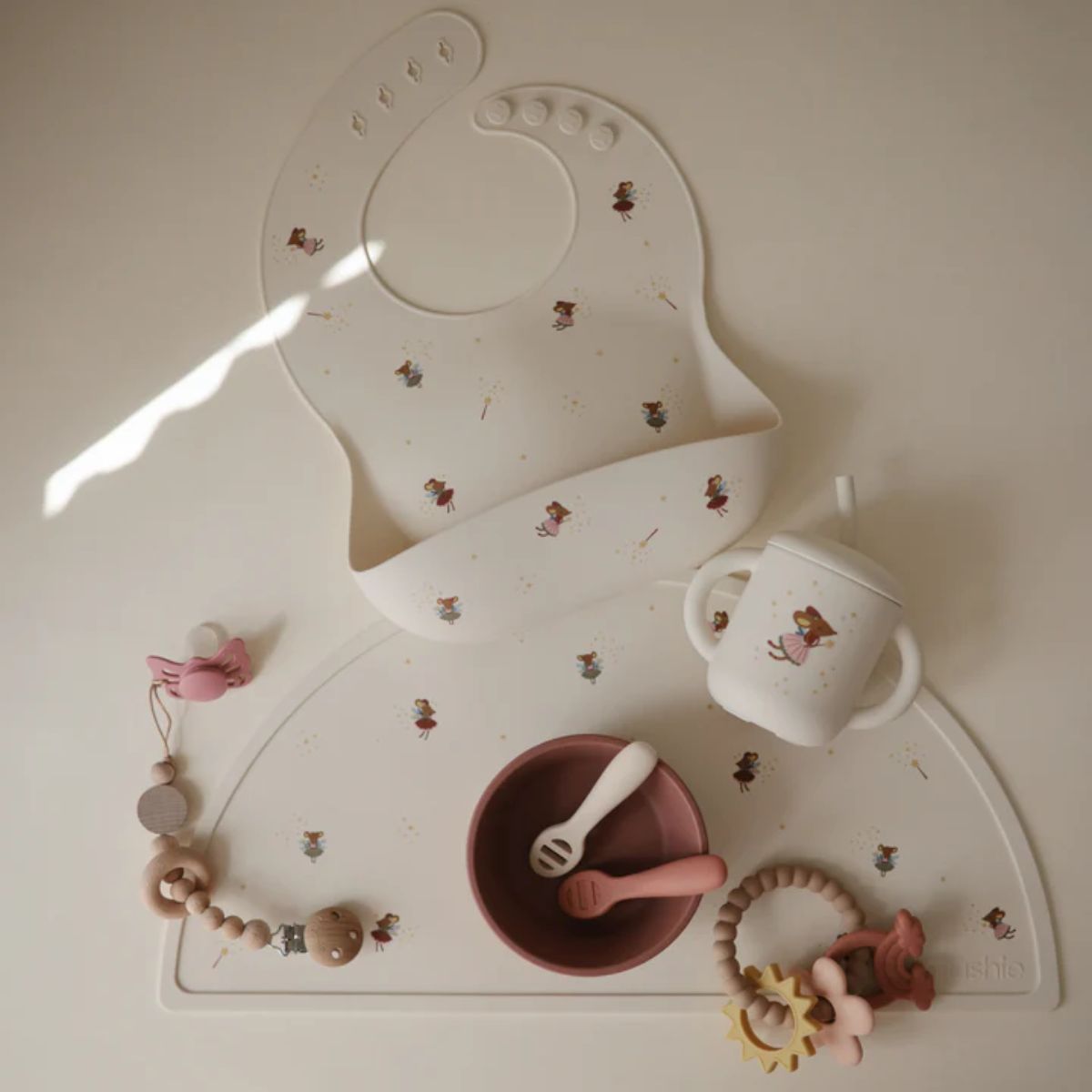 Babador De Silicone Infantil Mushie Fairy Mice on Luna Baby Store Miami