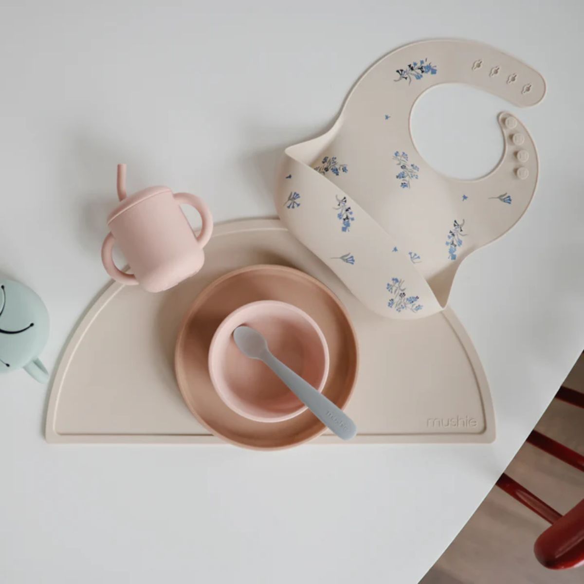 Babador De Silicone Infantil Mushie Lilac Flowers