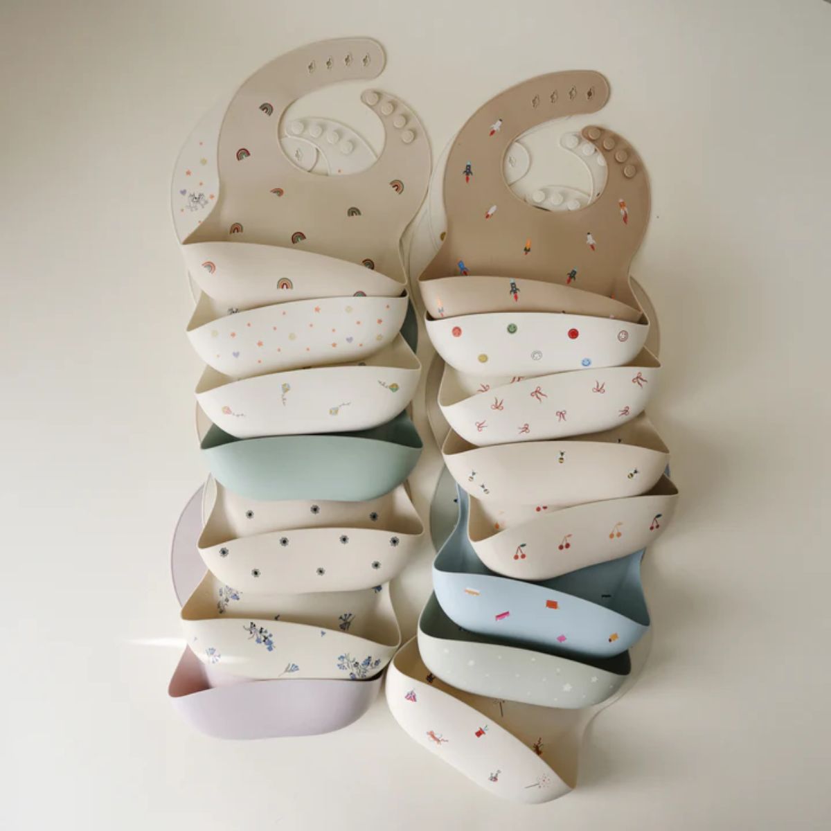 Babador De Silicone Infantil Mushie Pink Flowers