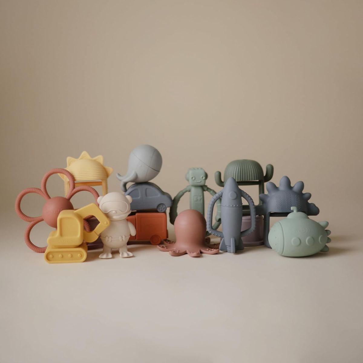 Mushie Silicone Daisy Rattle Teether - Dusty Rose