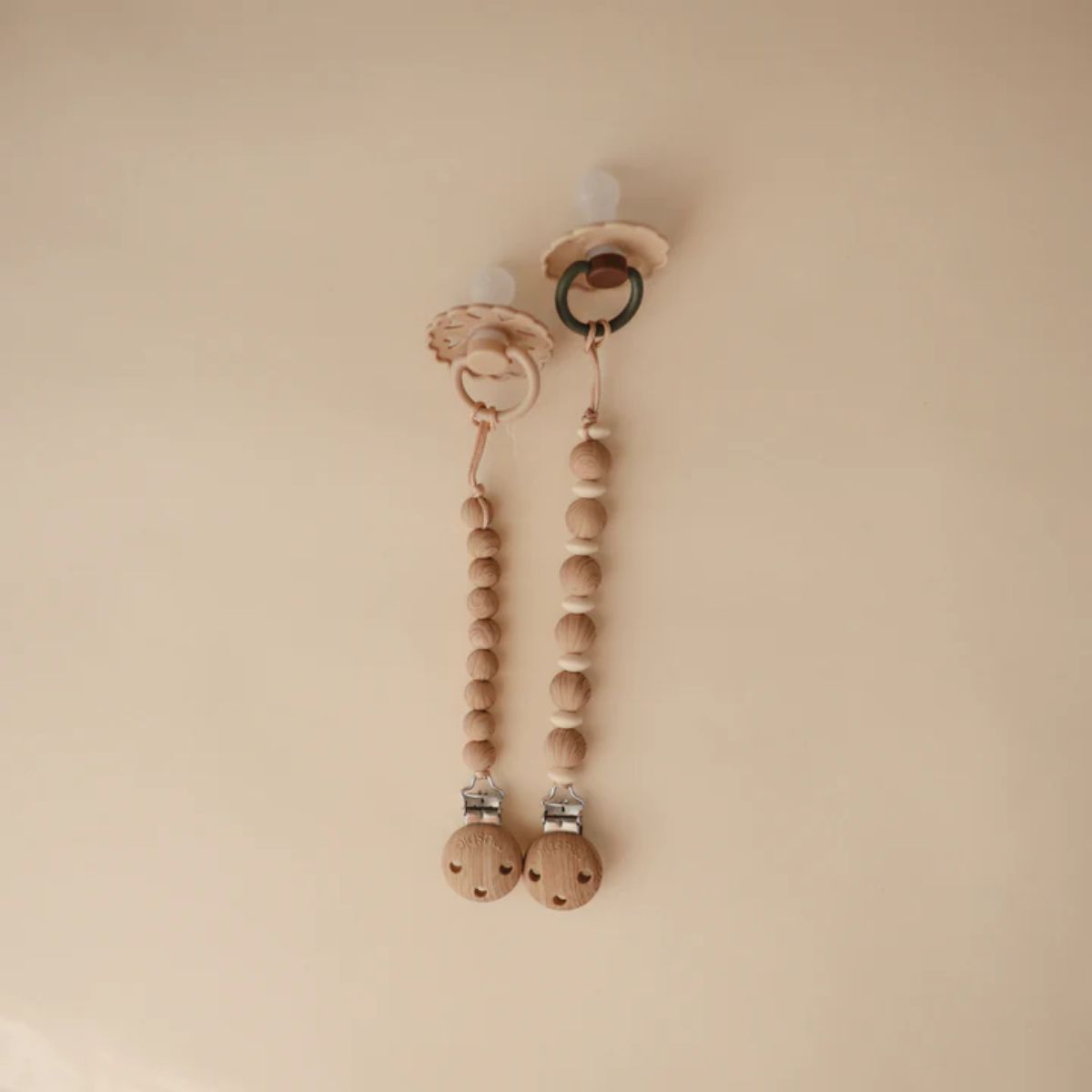 Prendedor De Chupeta Infantil Mushie Luna Faux Wood on Luna Baby Store Miami
