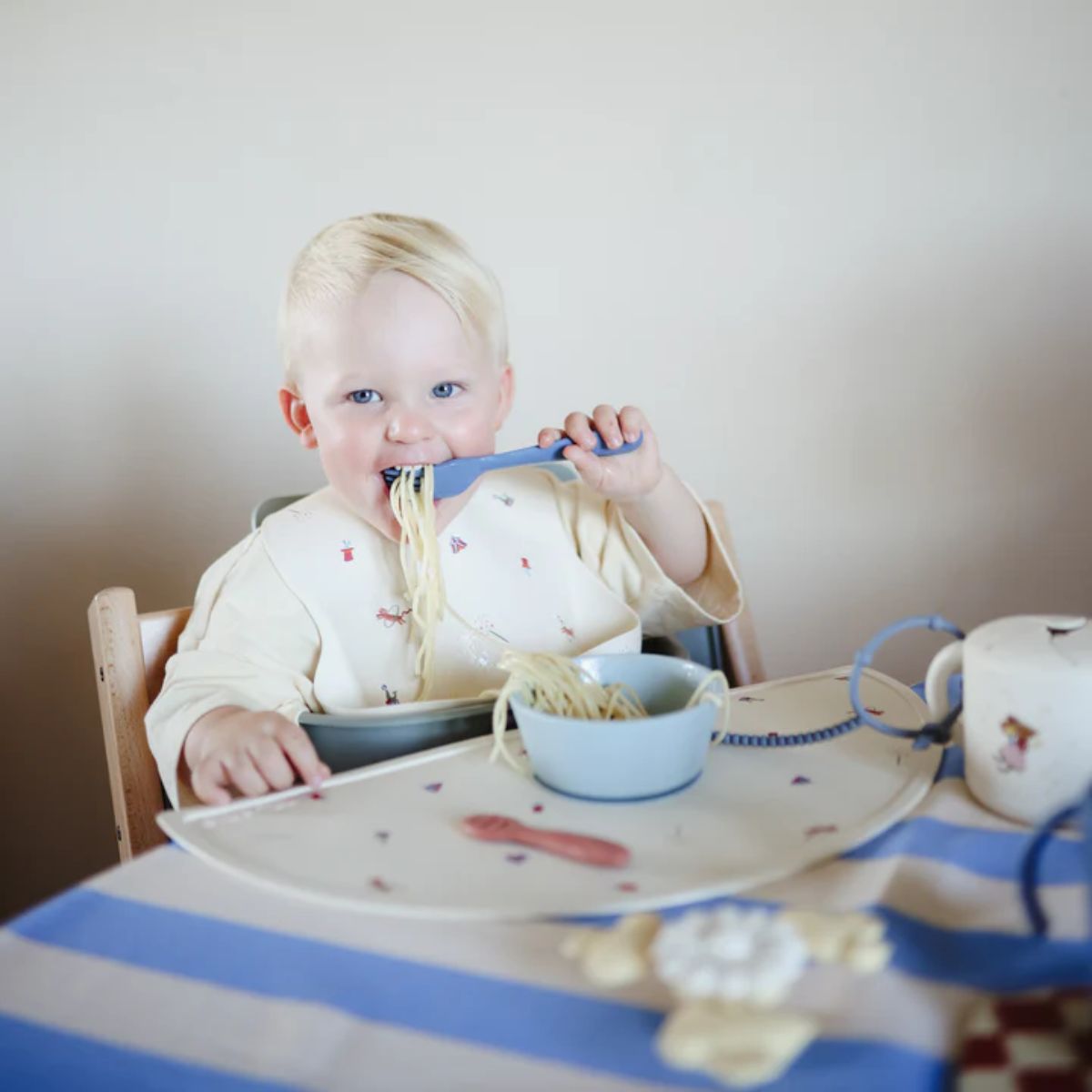 Tigela de Sucção Infantil Mushie Tradewinds on Luna Baby Store Miami