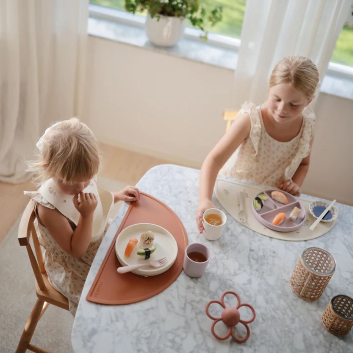 Prato De Sucção Infantil Mushie Soft Ivory on Luna Baby Store Miami