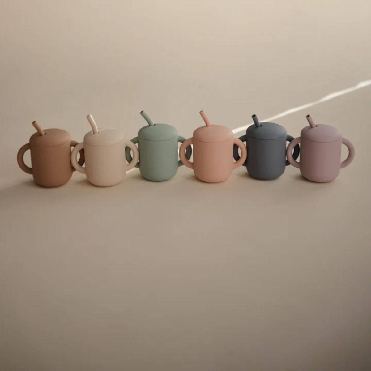 Copo Infantil Mushie Com Alças e Canudo Powder Blue