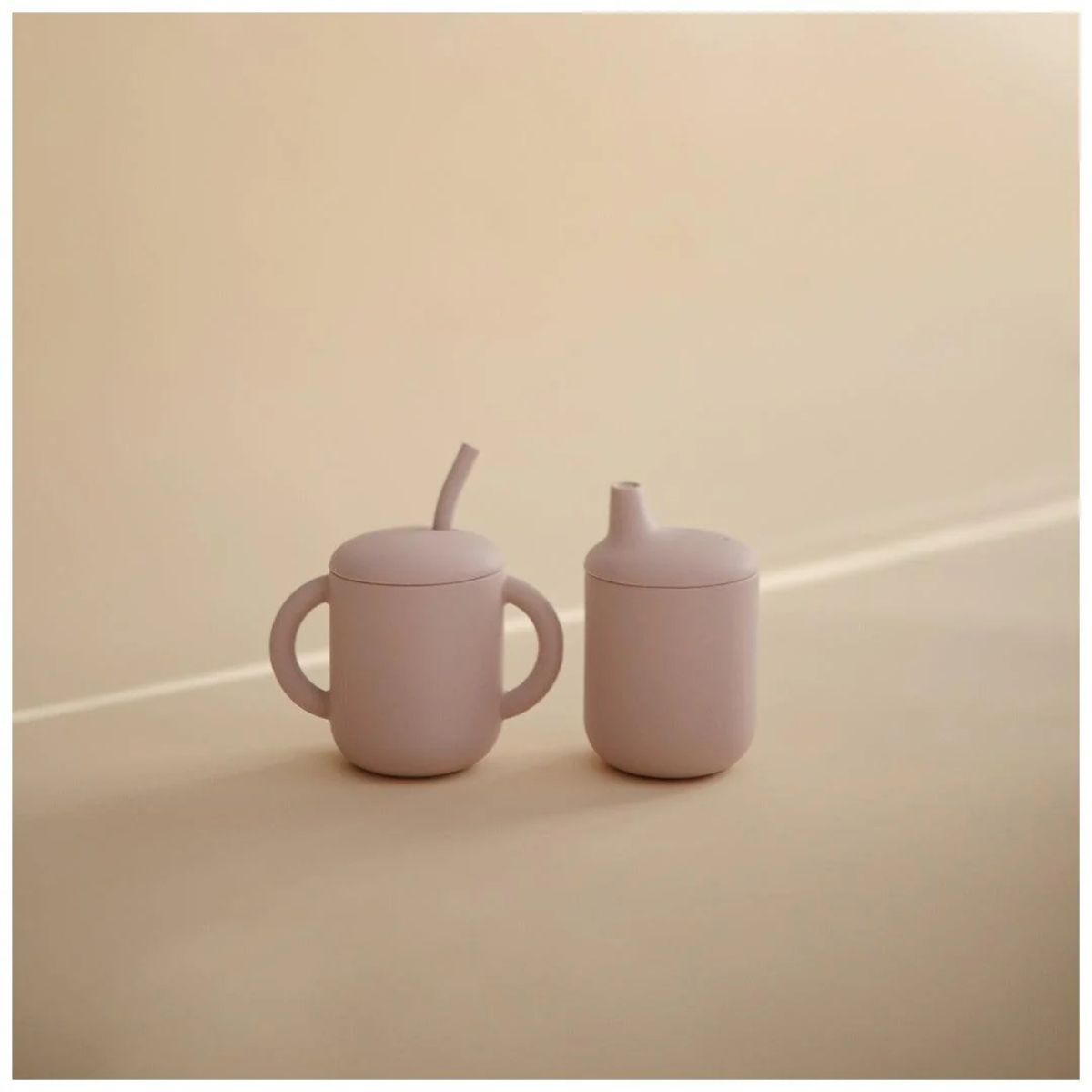 Copo Infantil Mushie Com Alças e Canudo Soft Lilac