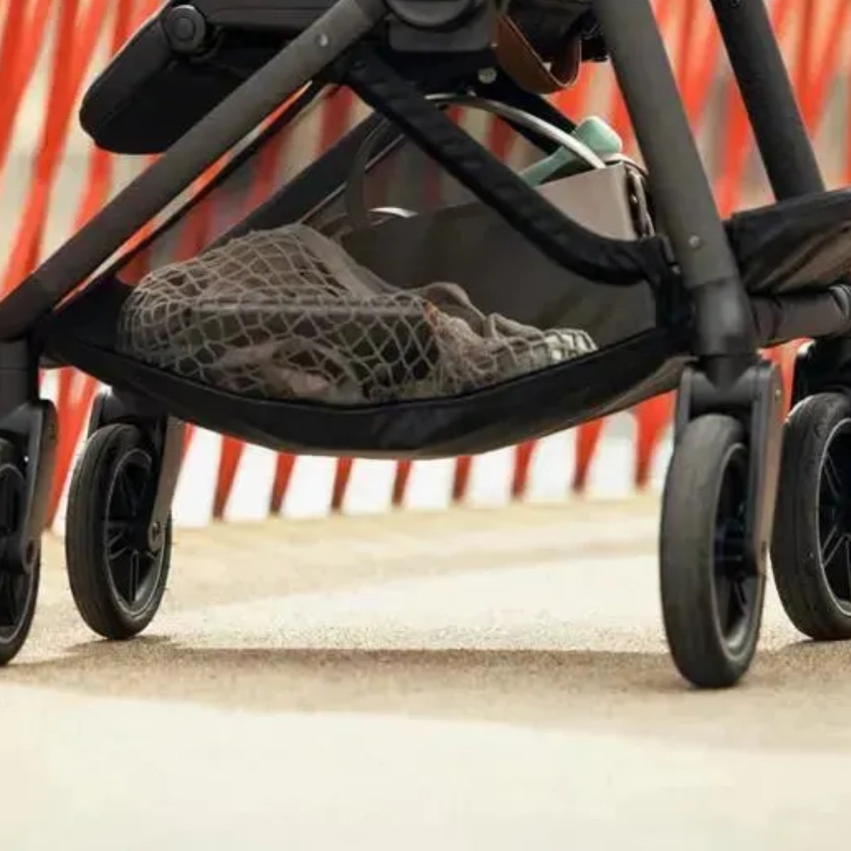 Carrinho de Bebê Nuna Swiv Caviar