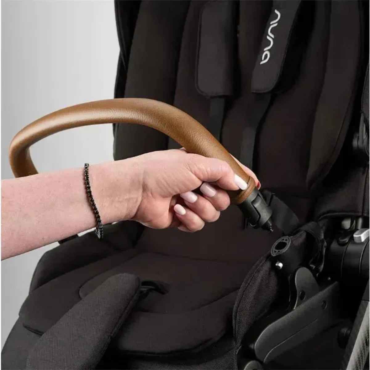 Carrinho de Bebê Nuna Swiv Caviar