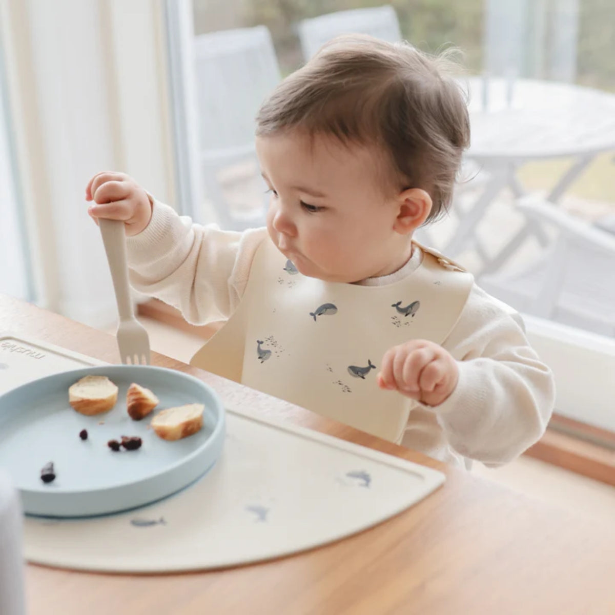 Babador De Silicone Infantil Mushie - Baleias