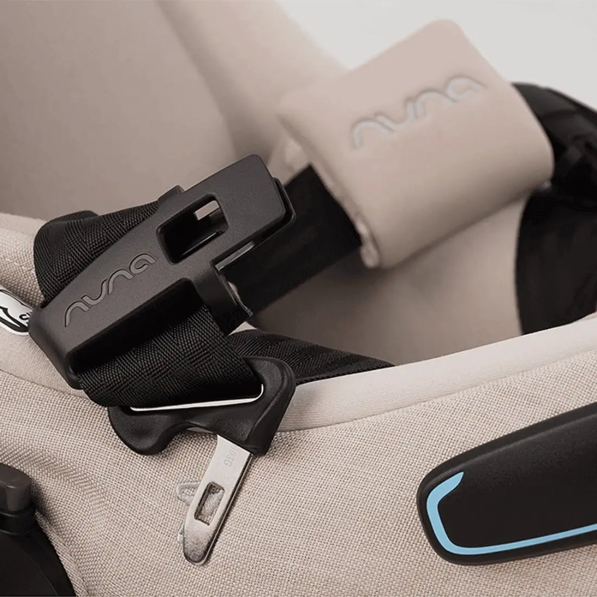 Bebê Conforto Nuna Pipa Aire Rx + Base Pipa Relx - Biscotti