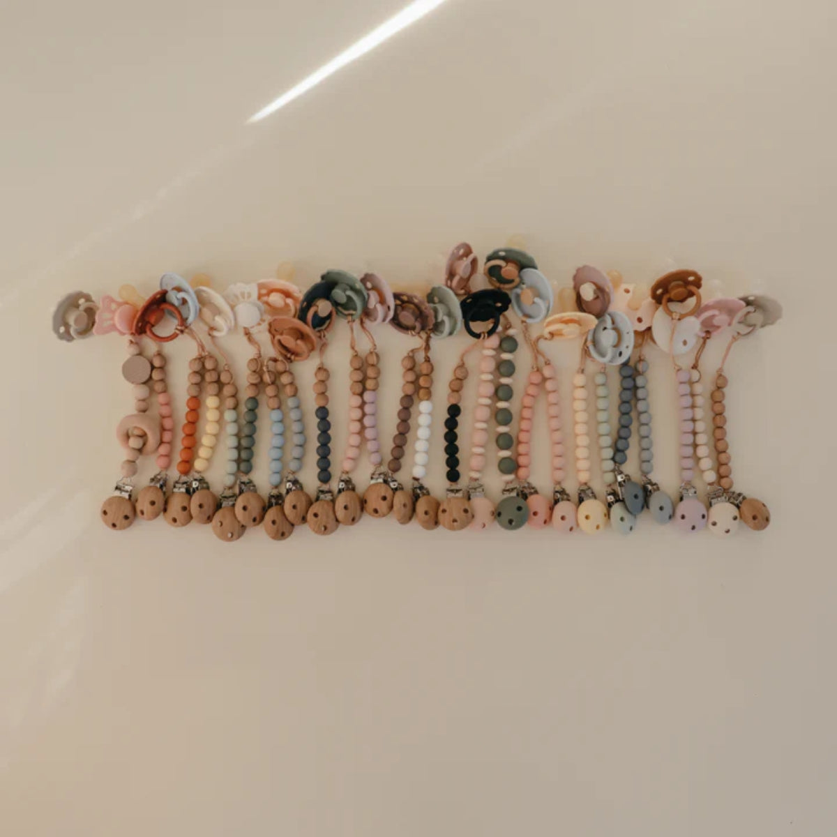Kit De Chupetas Frigg Mushie Natural Rubber Cinnamon Charm 6 Peças