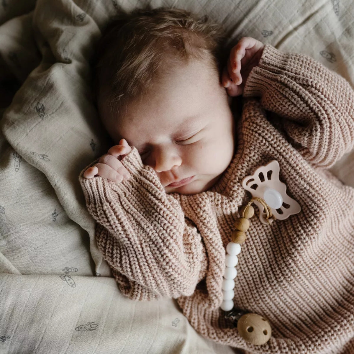 Chupeta Anatômica De Silicone Mushie FRIGG Butterfly, Pacote Com 2, 0-6 meses, Cream e Blush