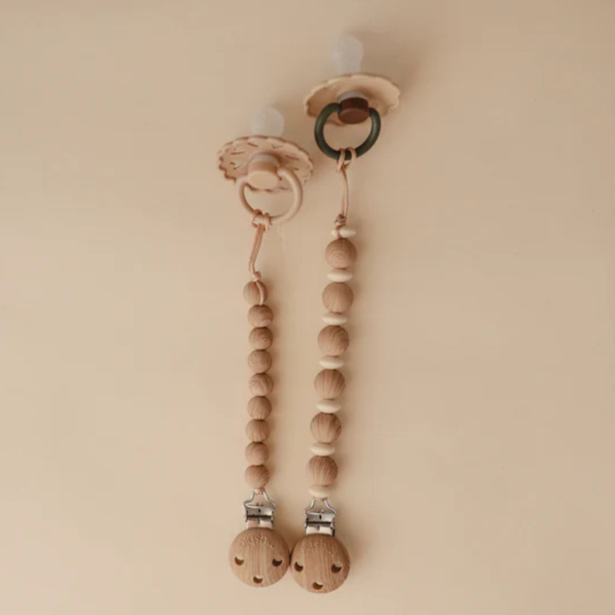 Prendedor De Chupeta Infantil Mushie Hera Faux Wood