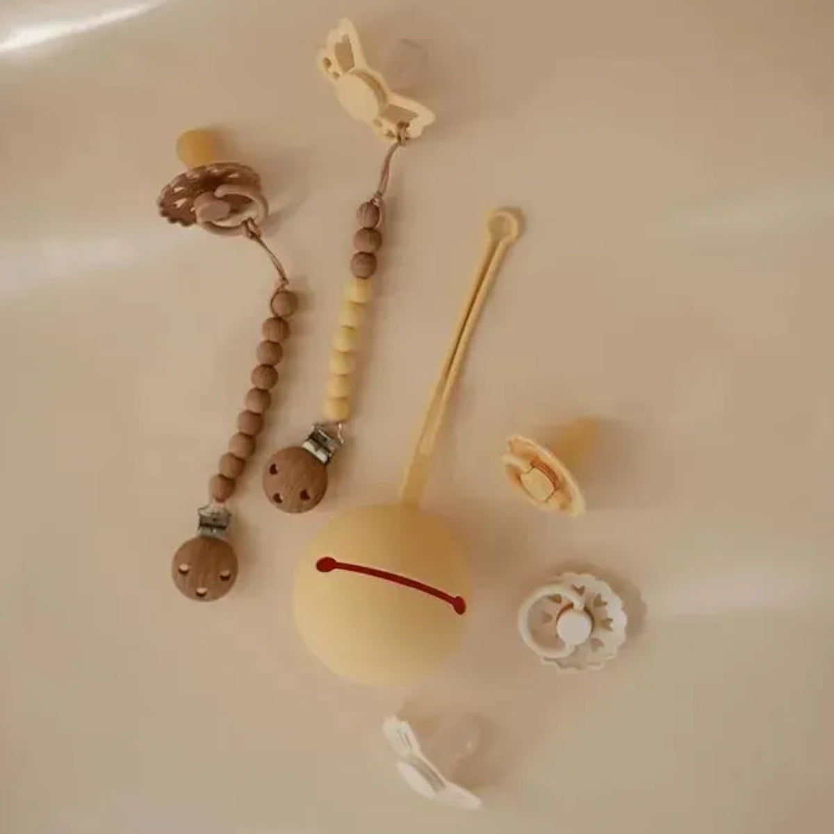 Prendedor De Chupeta Infantil Mushie Hera Faux Wood