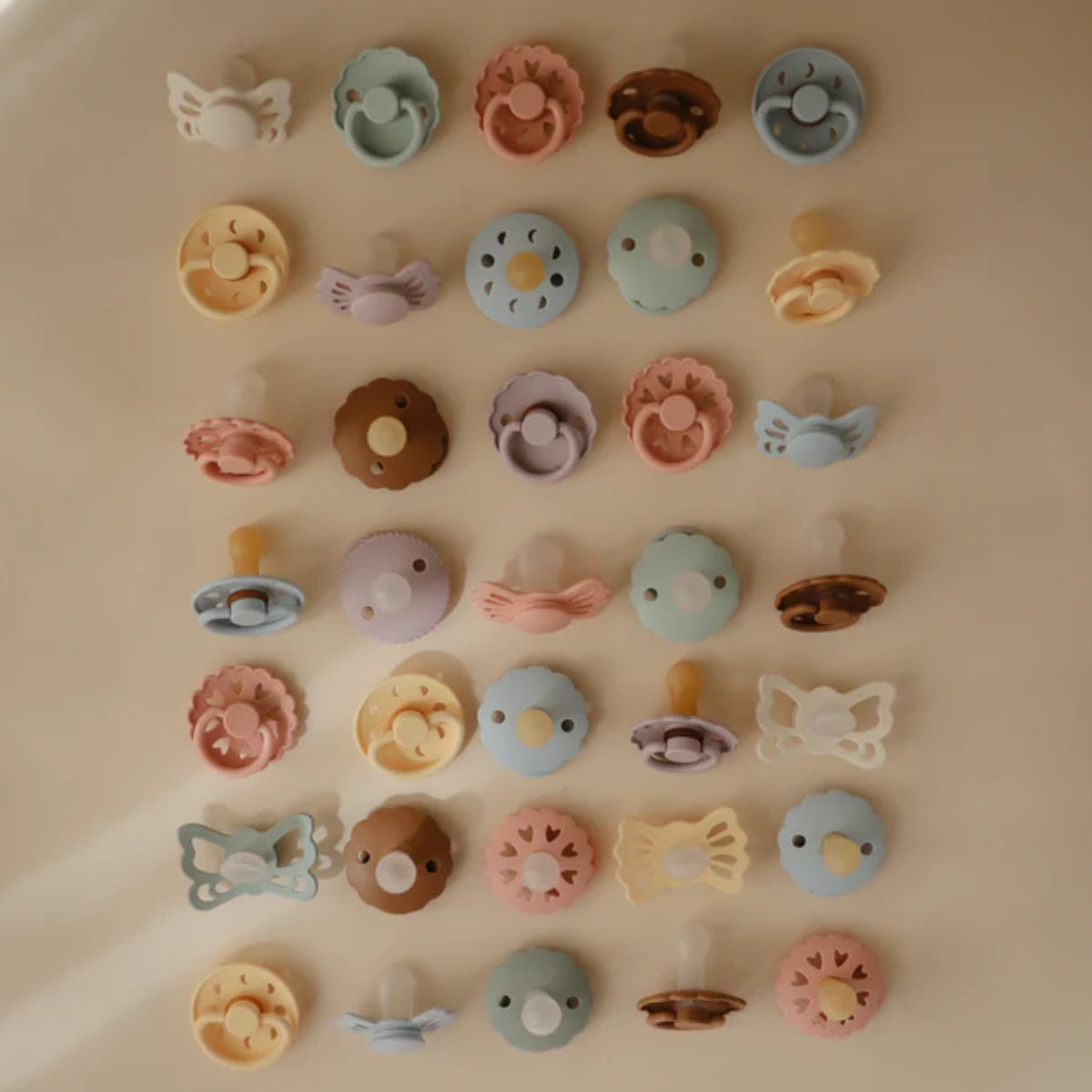 Kit de Chupetas Simétricas Lucky Mushie 0-6M Sage e Powder Blue