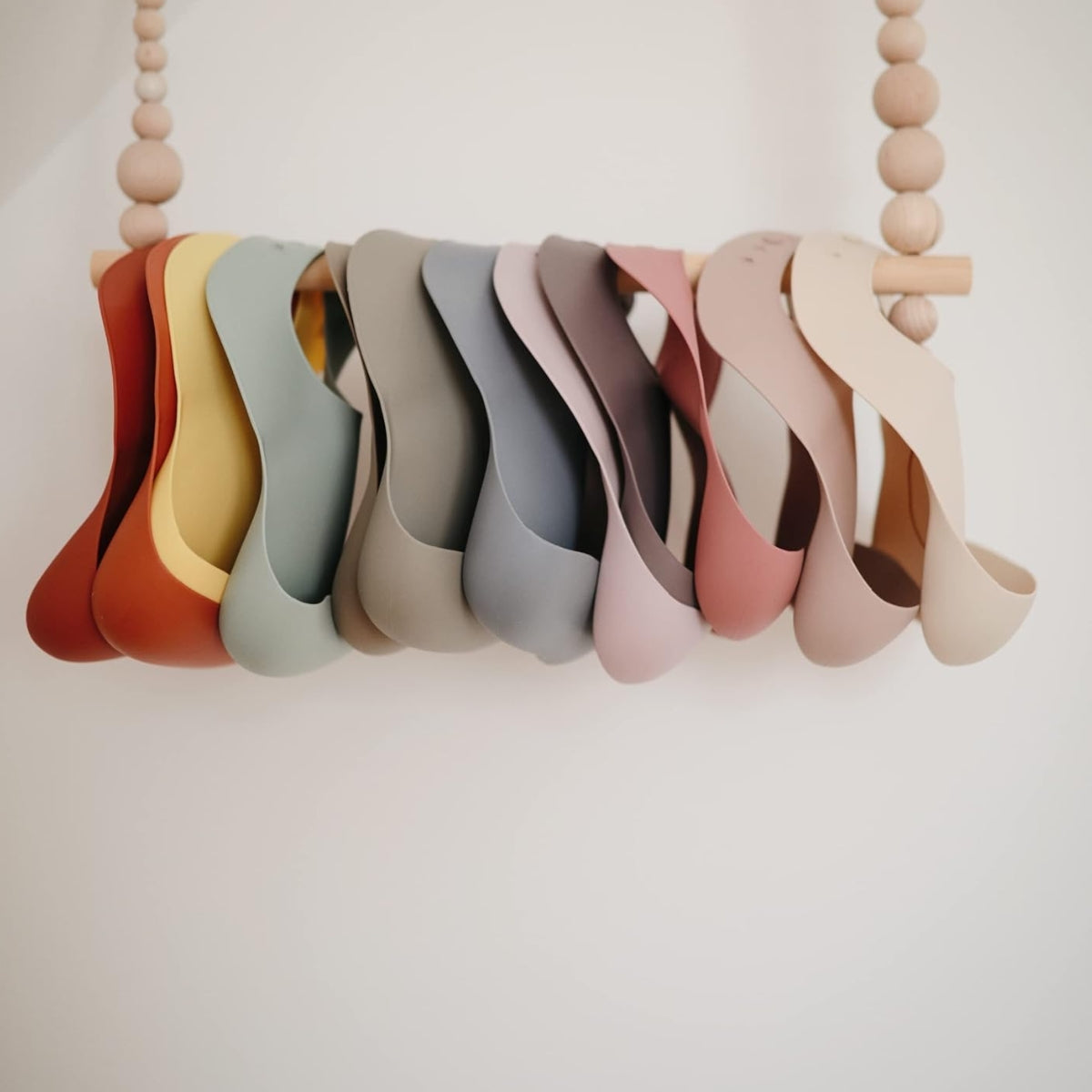 Babador De Silicone Infantil Mushie Dusty Rose